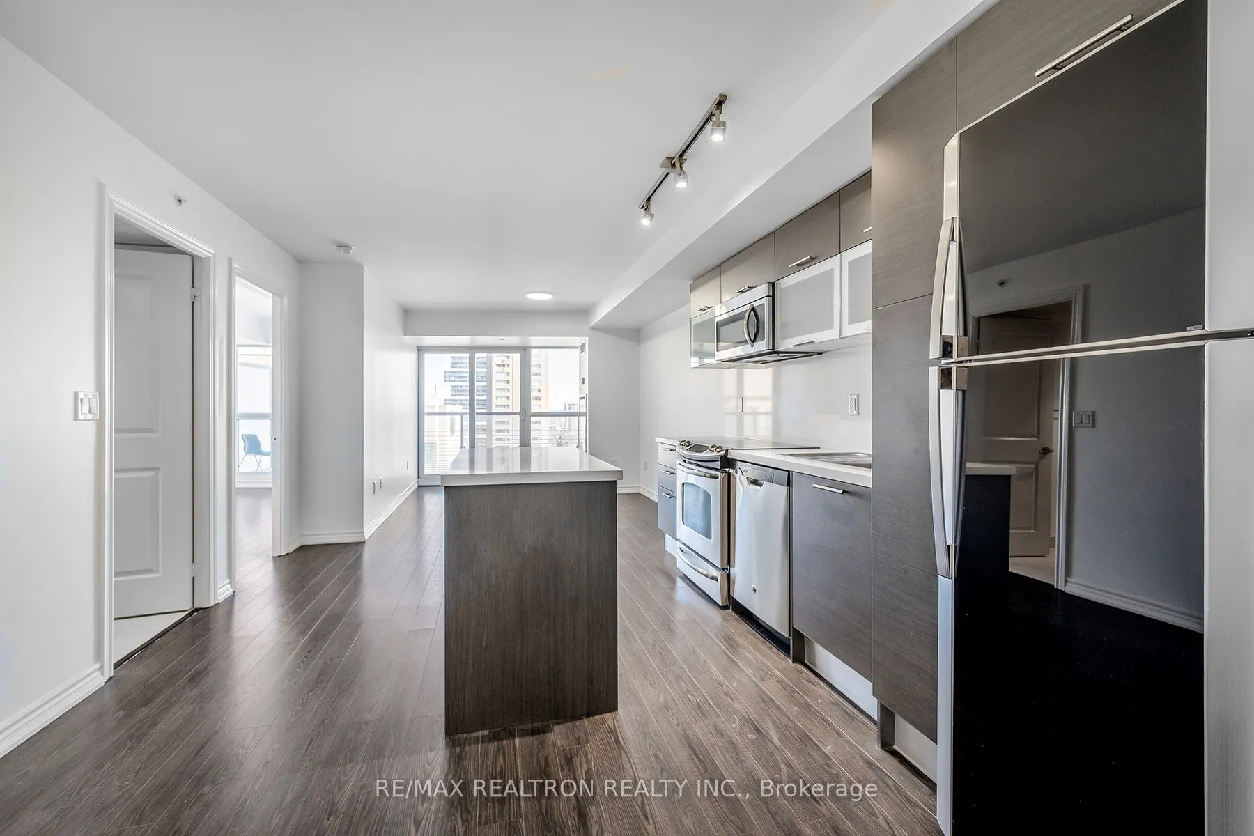 386 Yonge Street, #2105