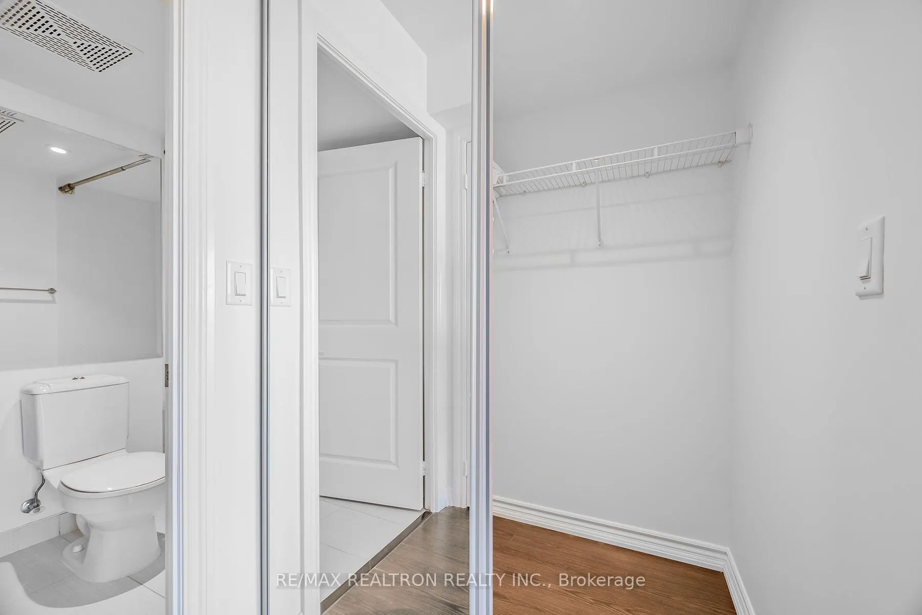386 Yonge Street, #2105