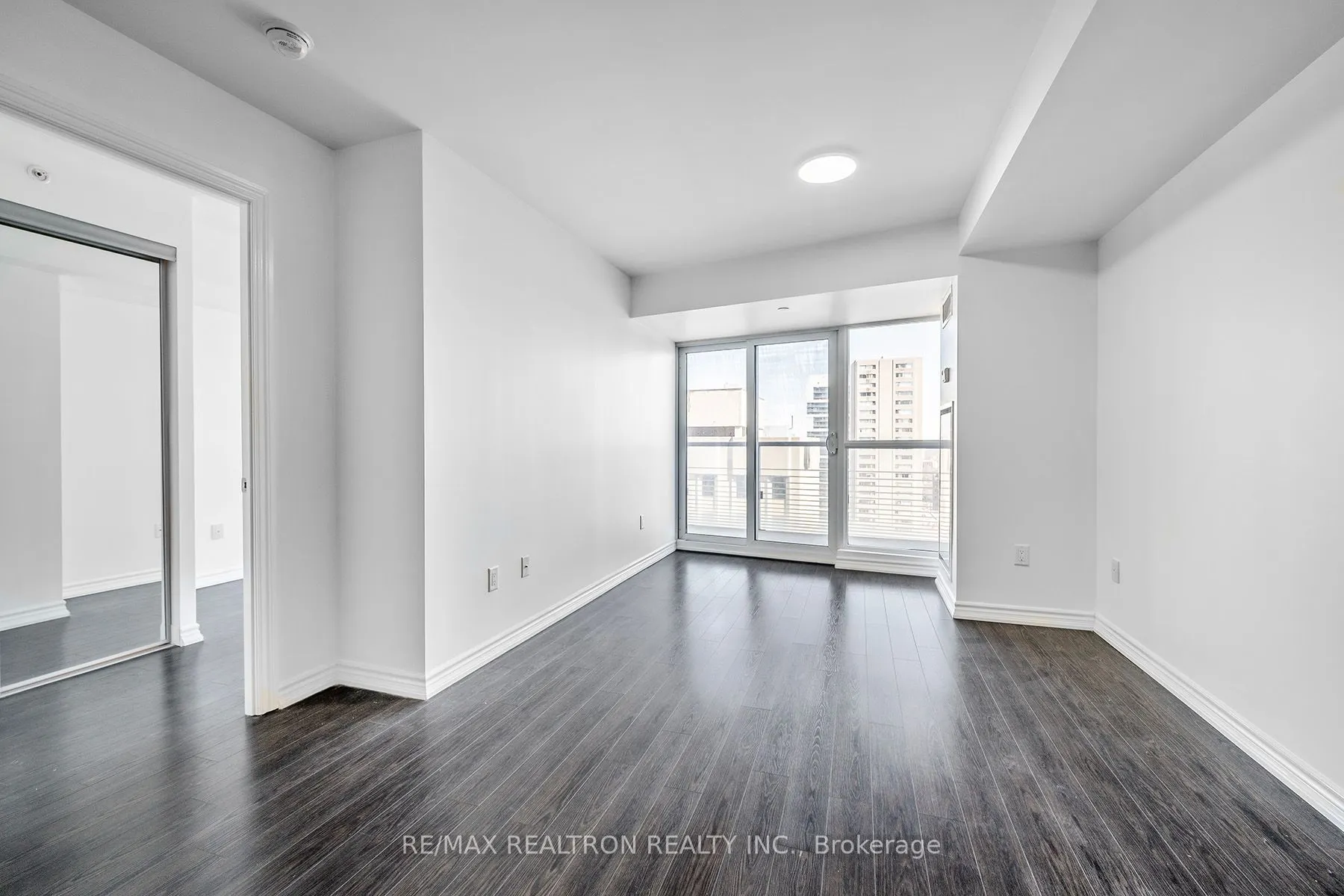 386 Yonge Street, #2105