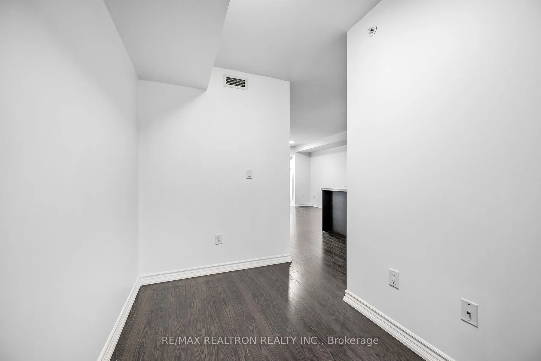 386 Yonge Street, #2105