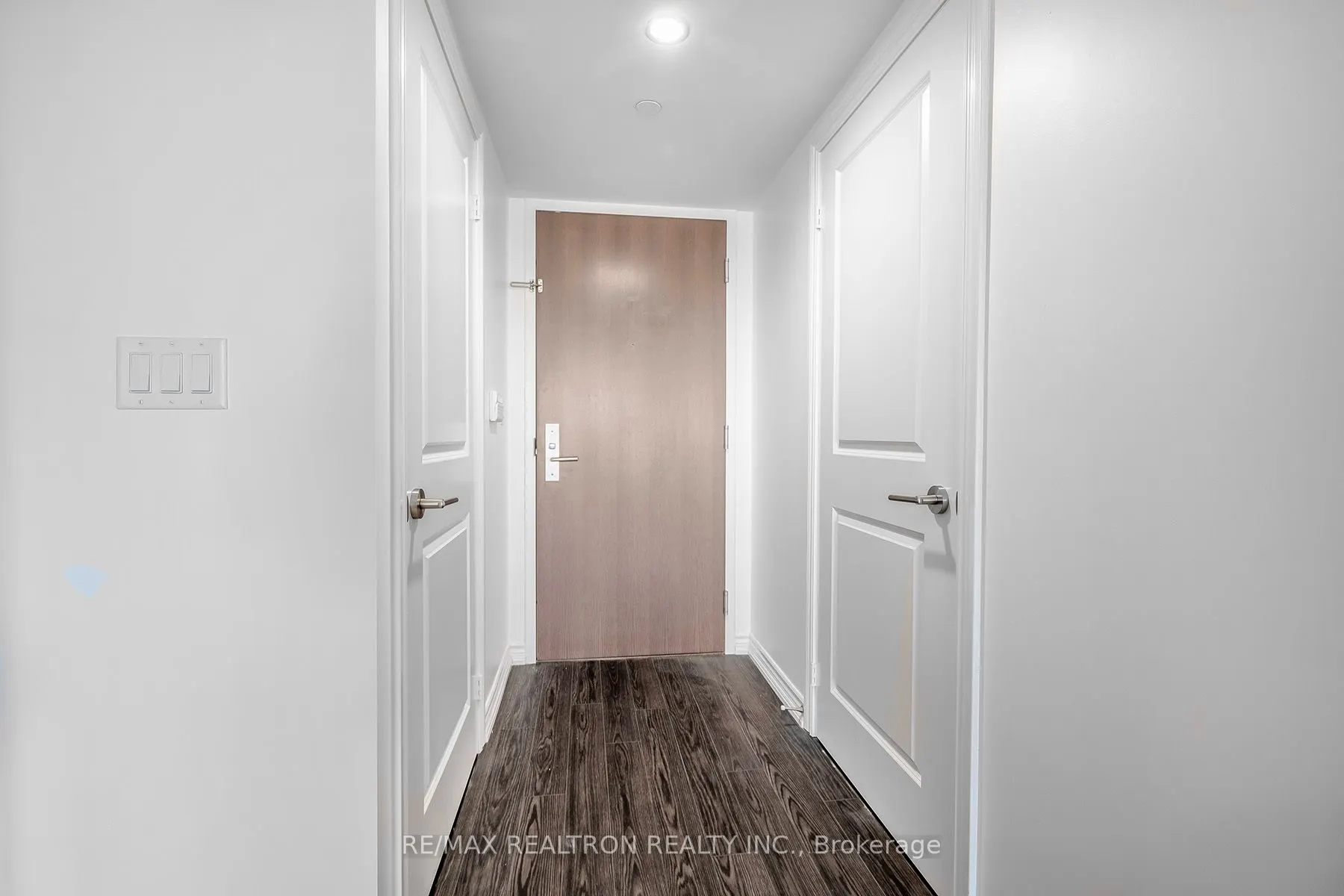 386 Yonge Street, #2105