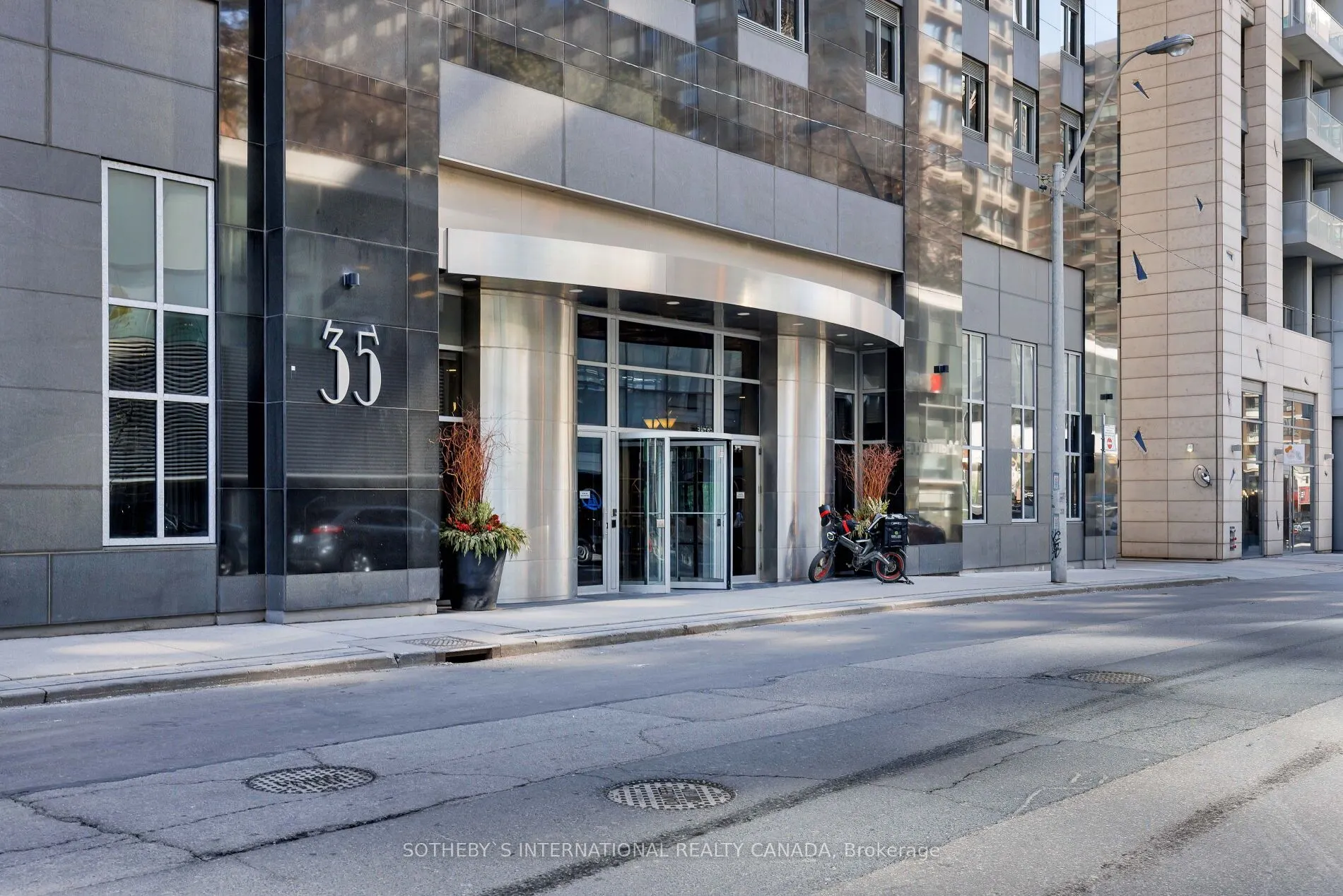 35 Balmuto Street, #904