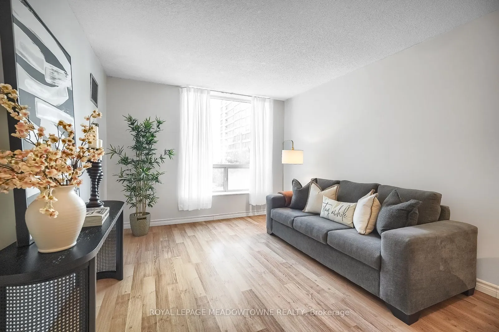 18 Pemberton Avenue S, #401