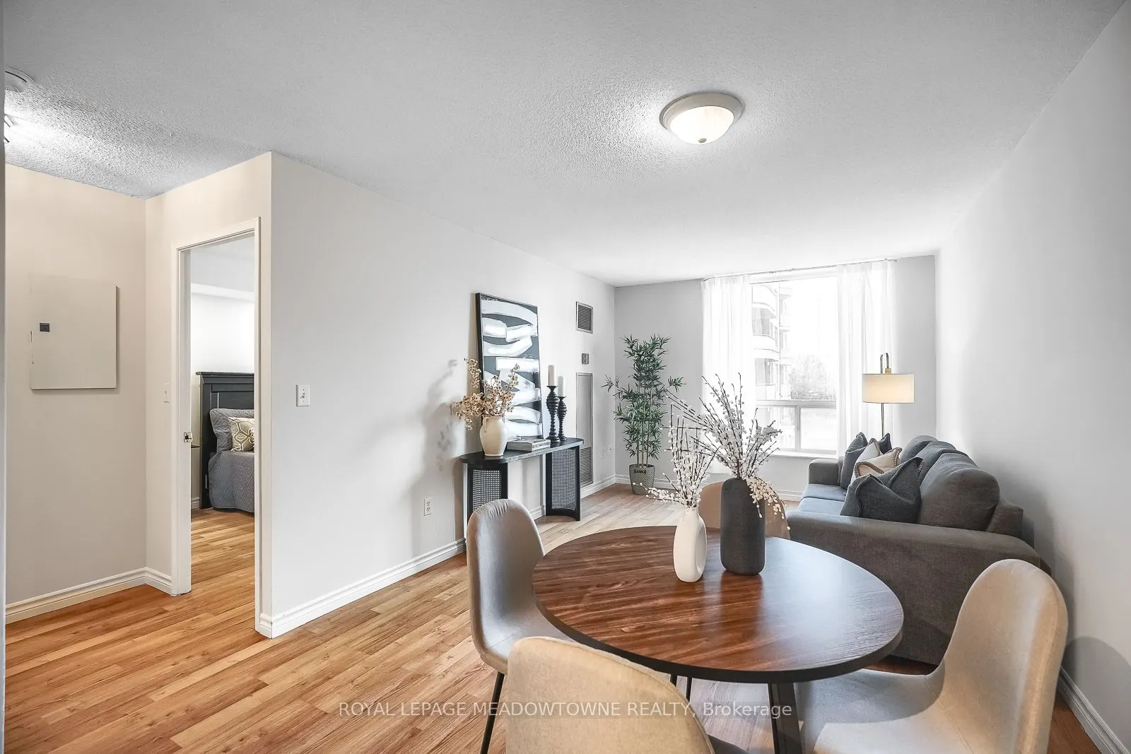 18 Pemberton Avenue S, #401