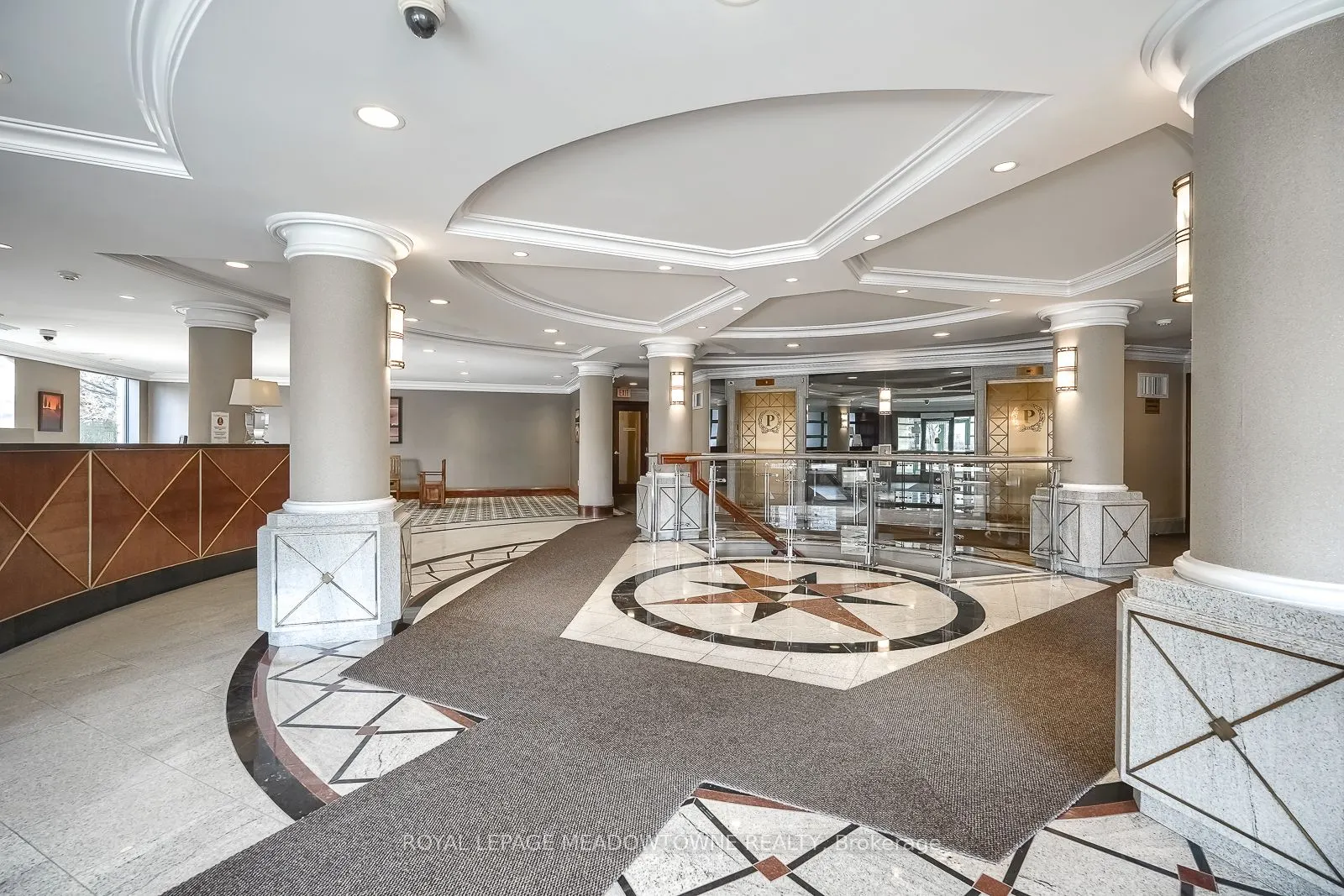 18 Pemberton Avenue S, #401
