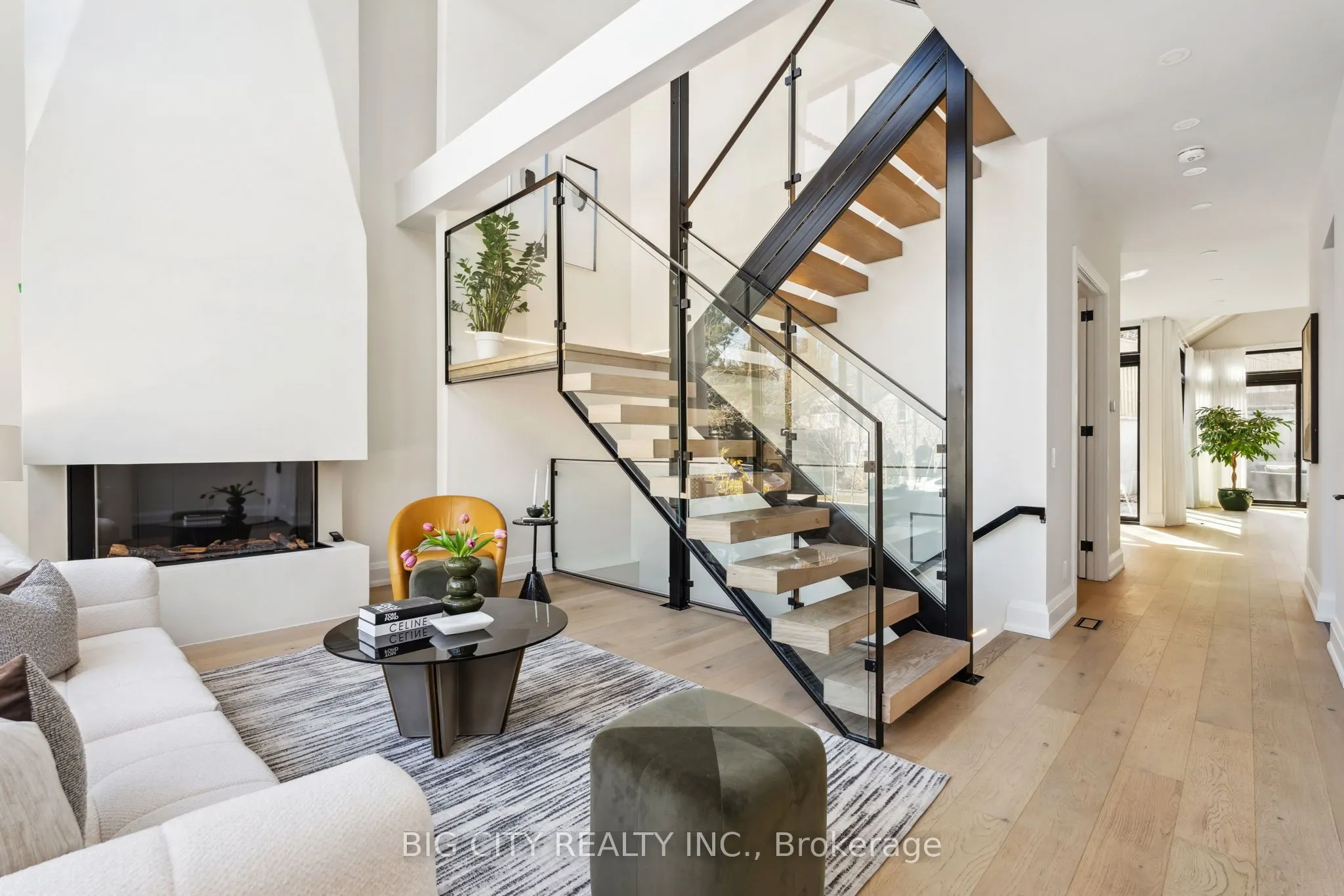 75 Lawrence Crescent