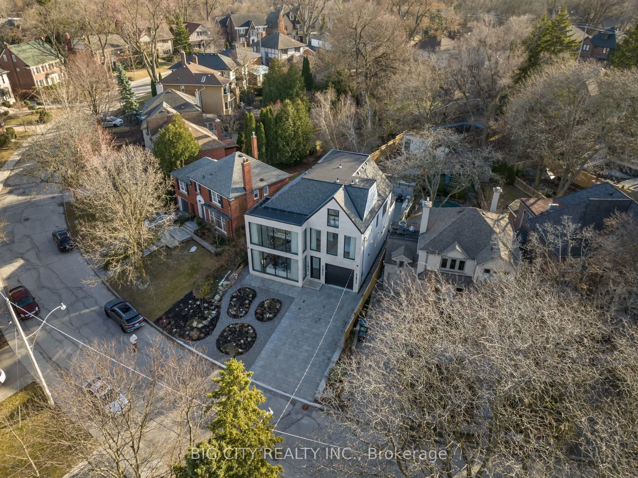 75 Lawrence Crescent
