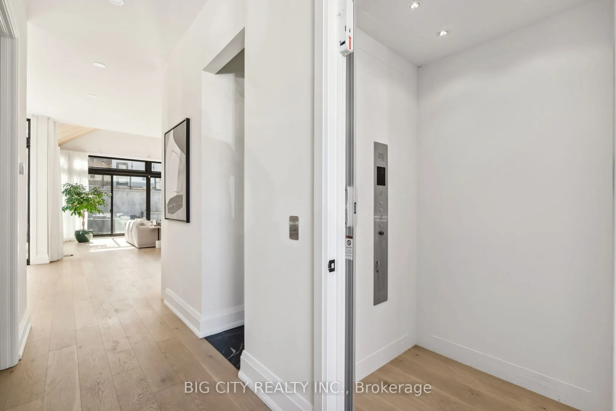 75 Lawrence Crescent