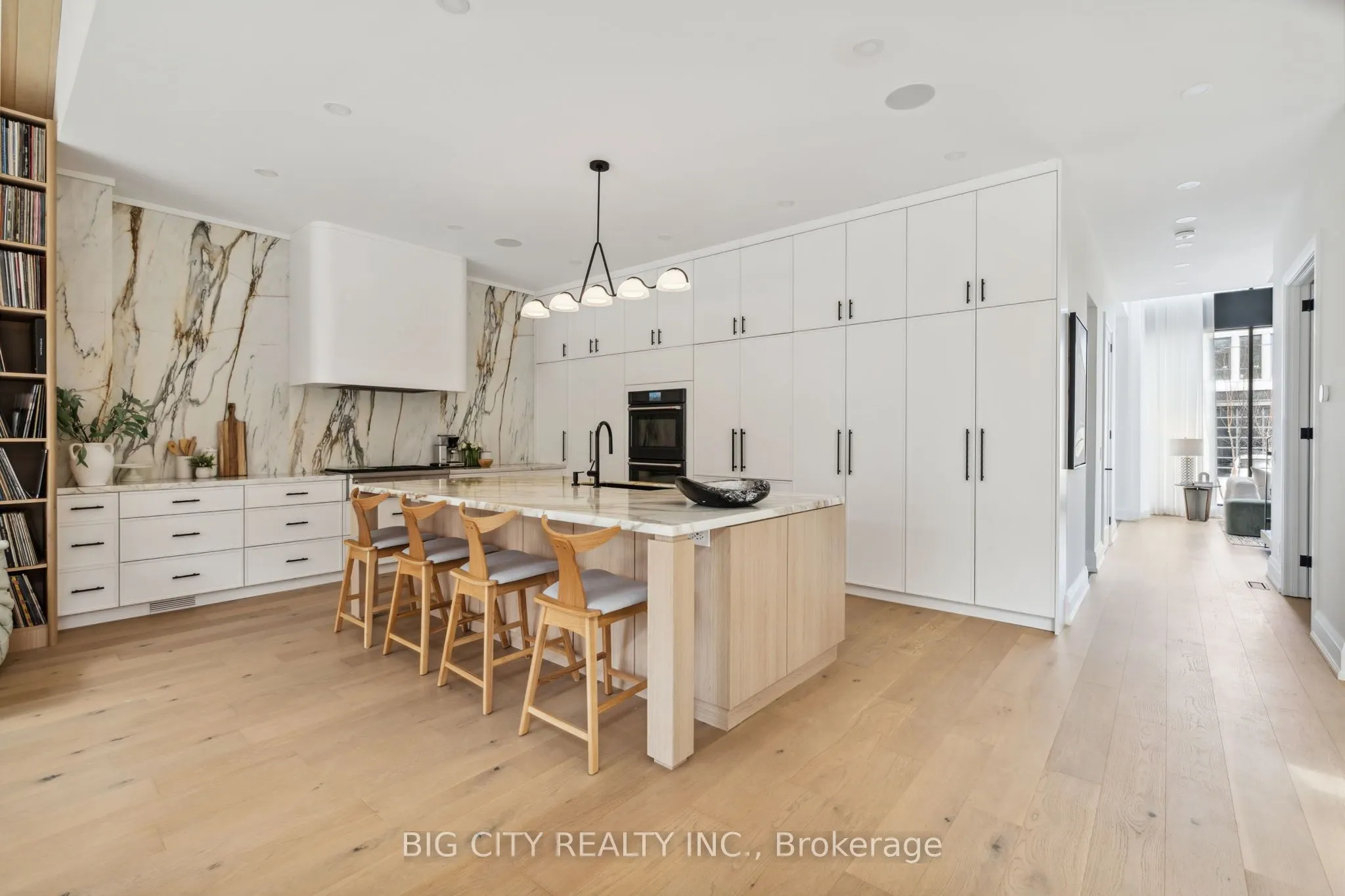 75 Lawrence Crescent