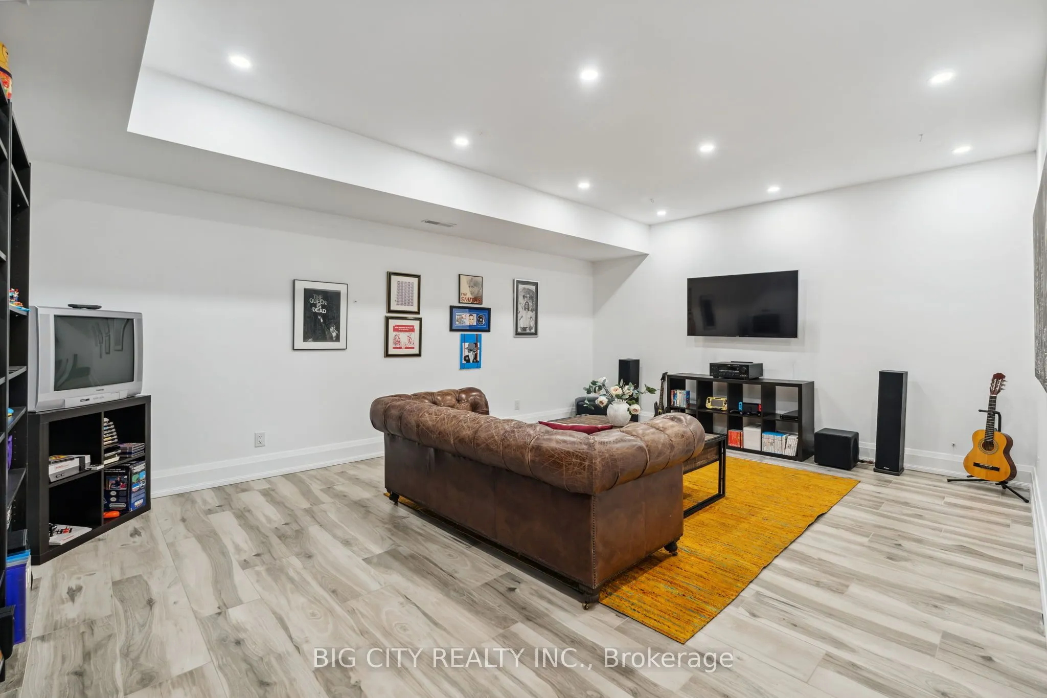 75 Lawrence Crescent