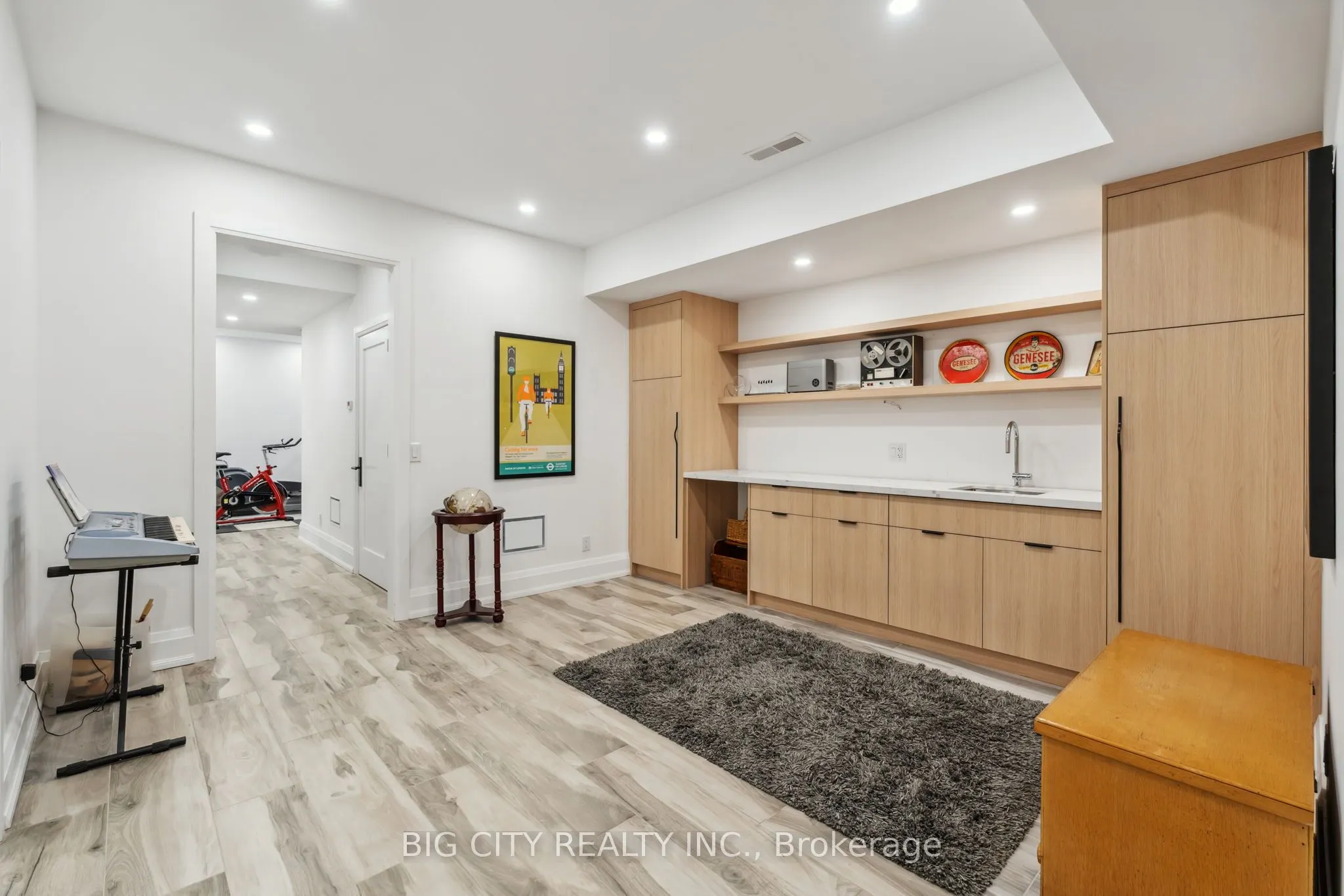75 Lawrence Crescent