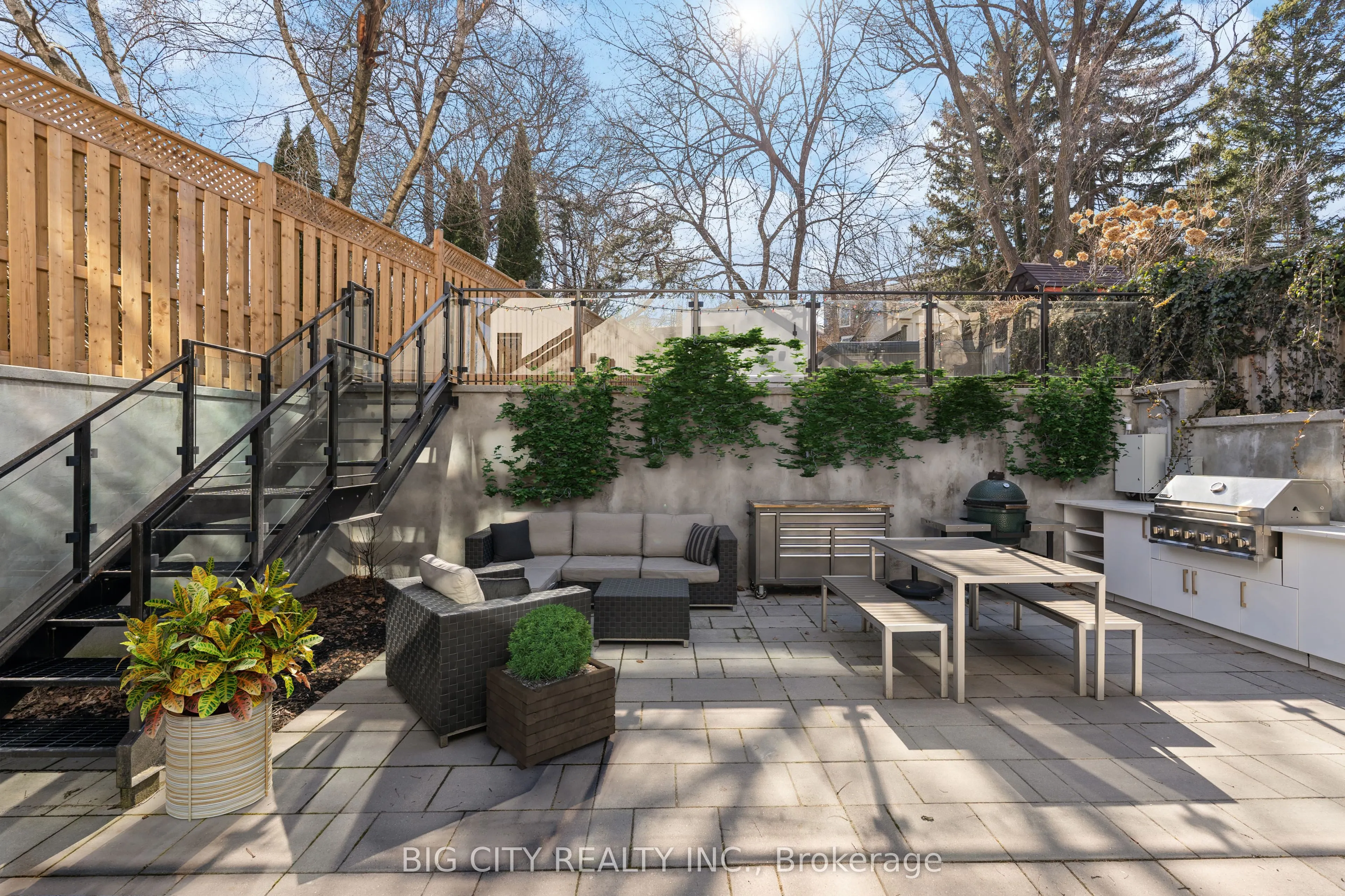 75 Lawrence Crescent