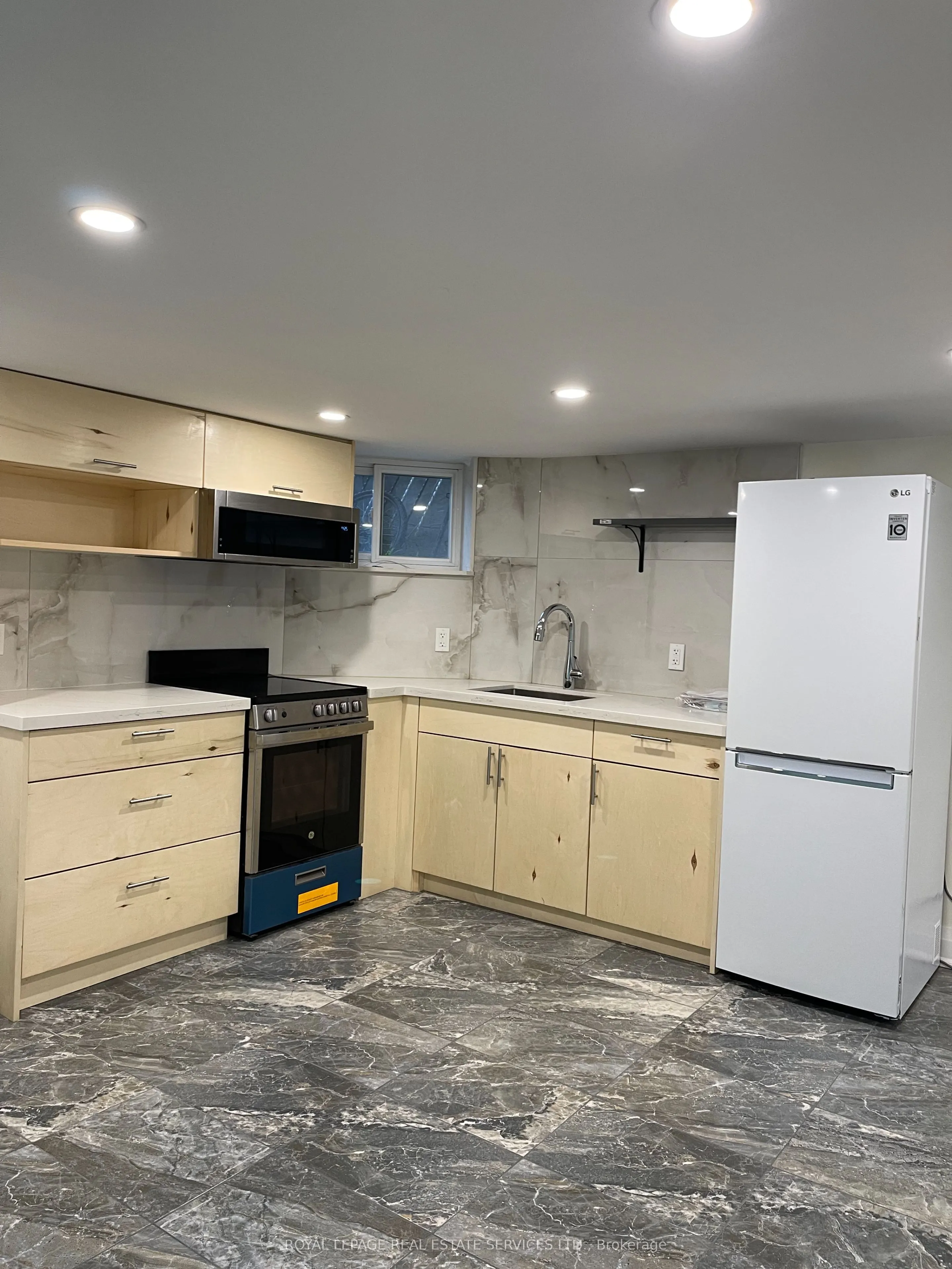 488 Lansdowne Avenue #Lower