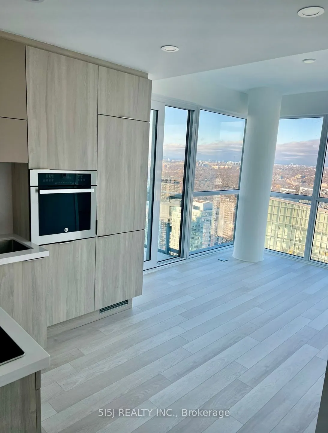 39 Roehampton Avenue #3708