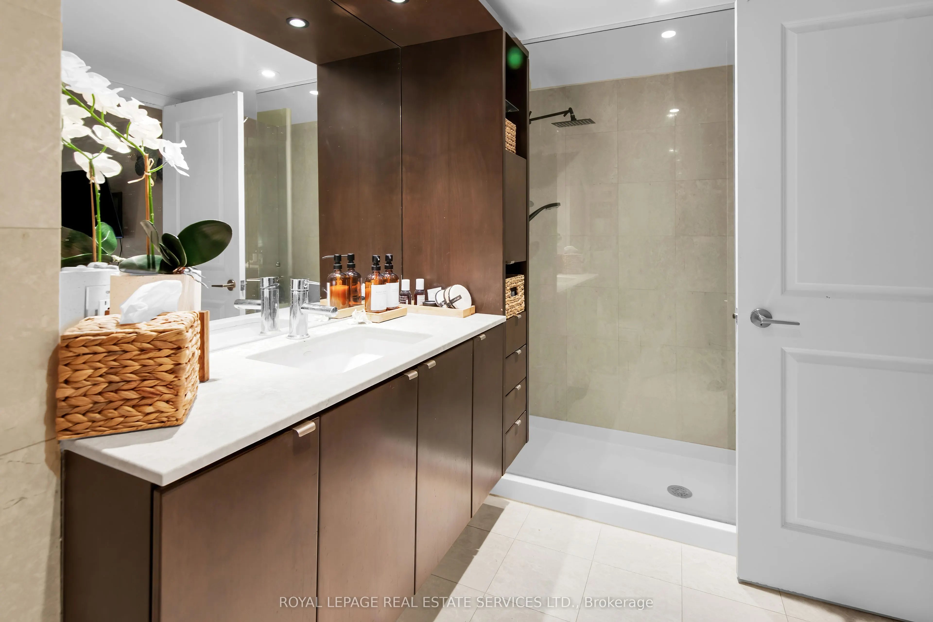 1430 Yonge Street #207