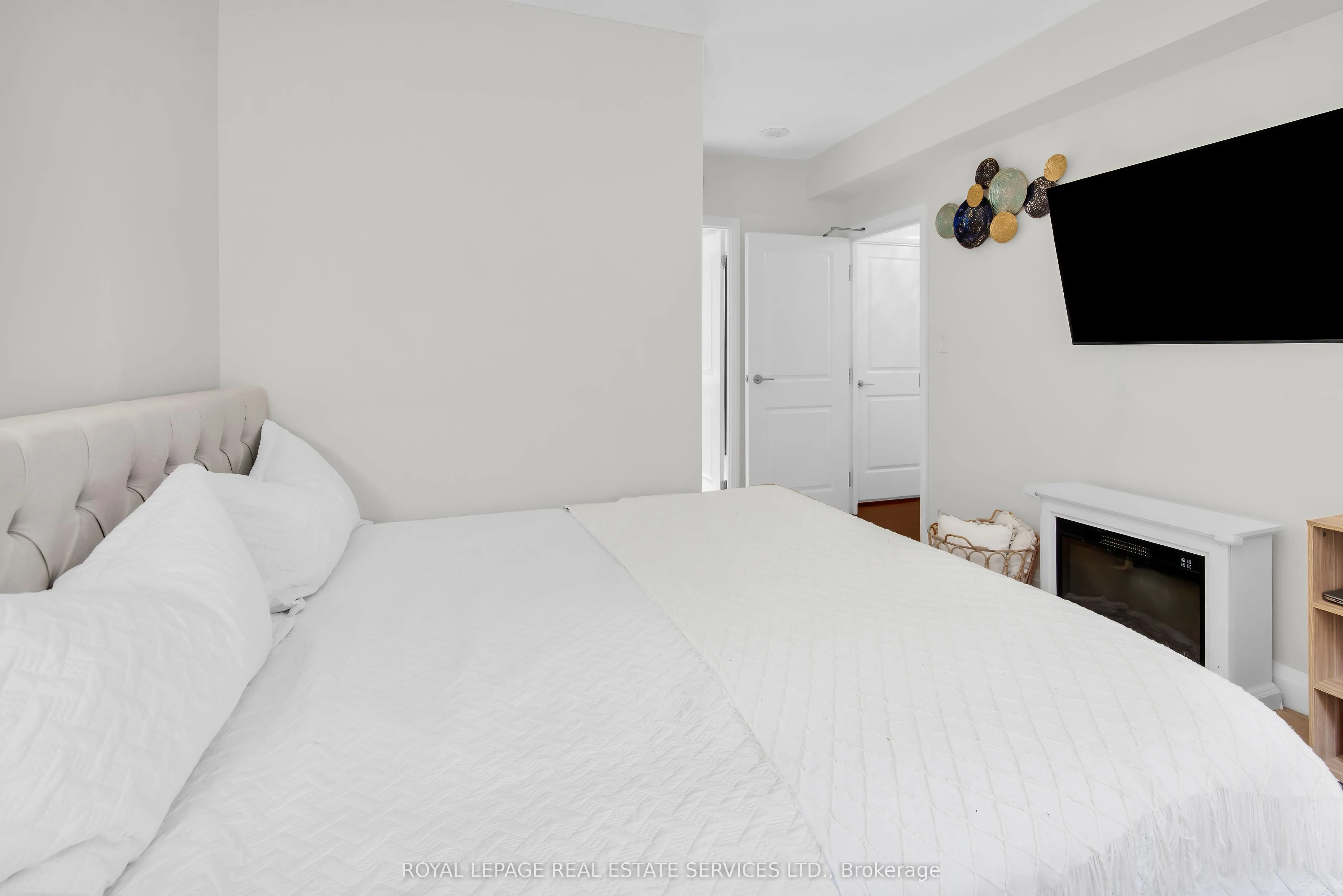 1430 Yonge Street #207