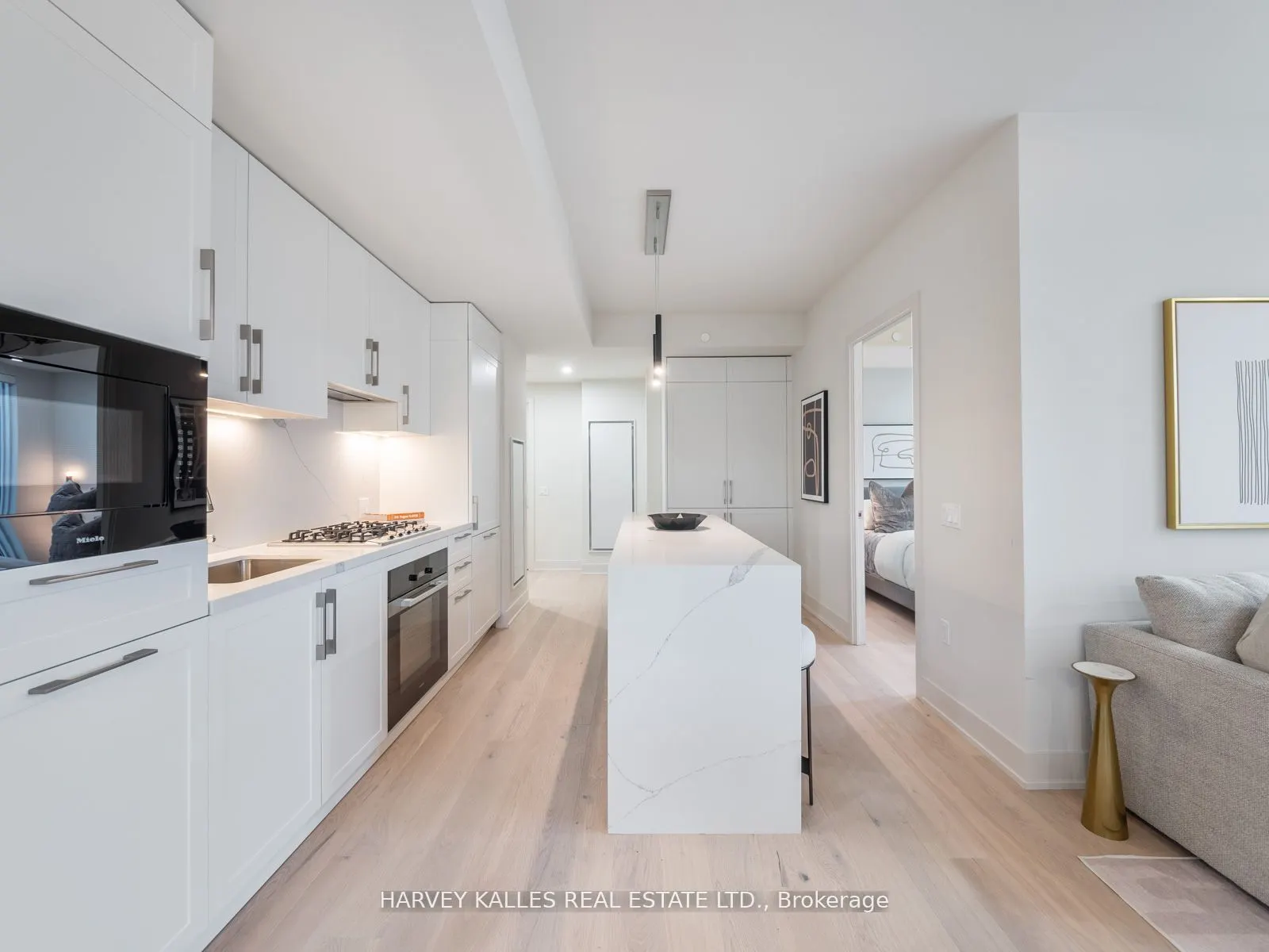 8 Manor Road W #807