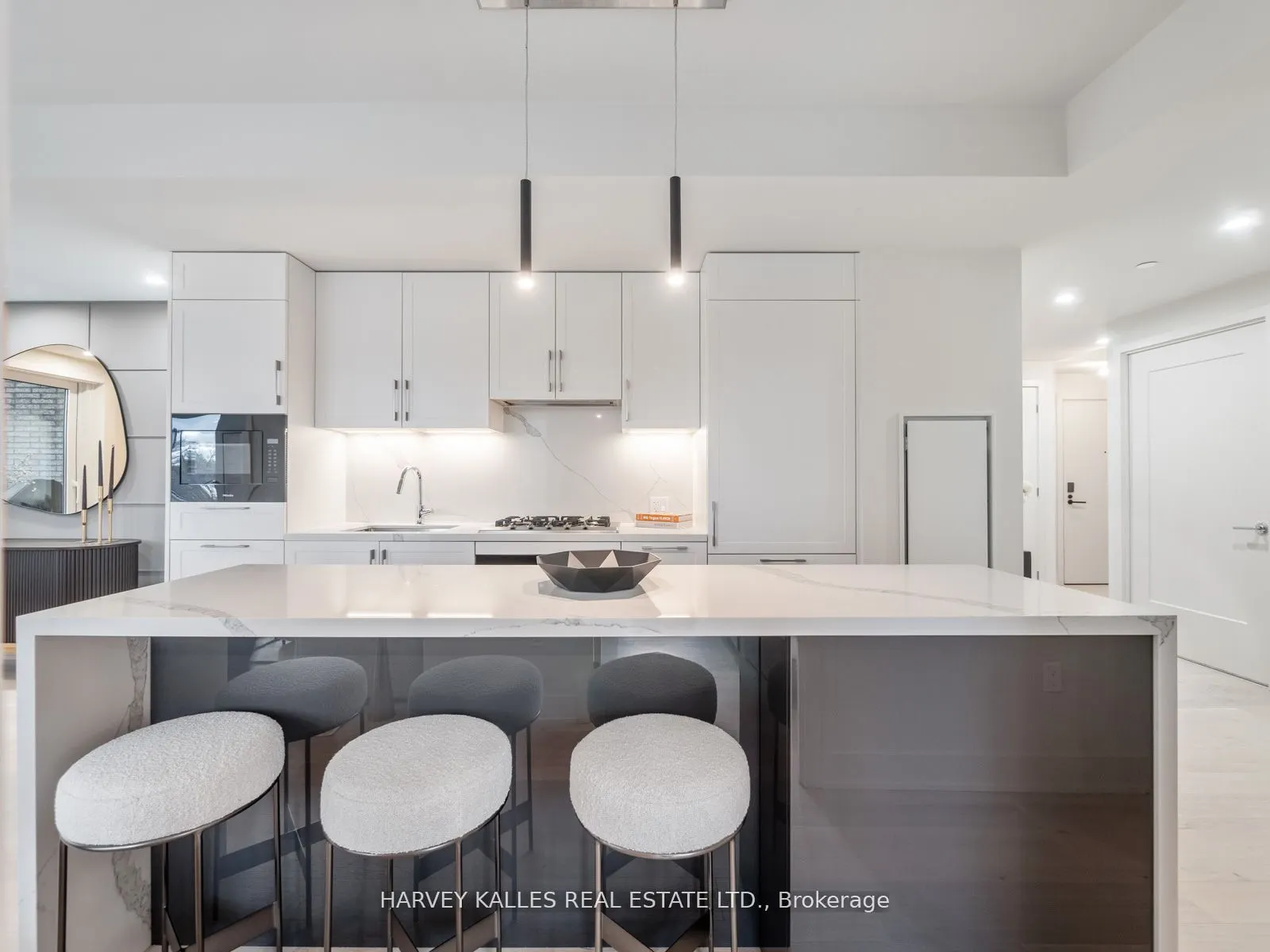 8 Manor Road W #807