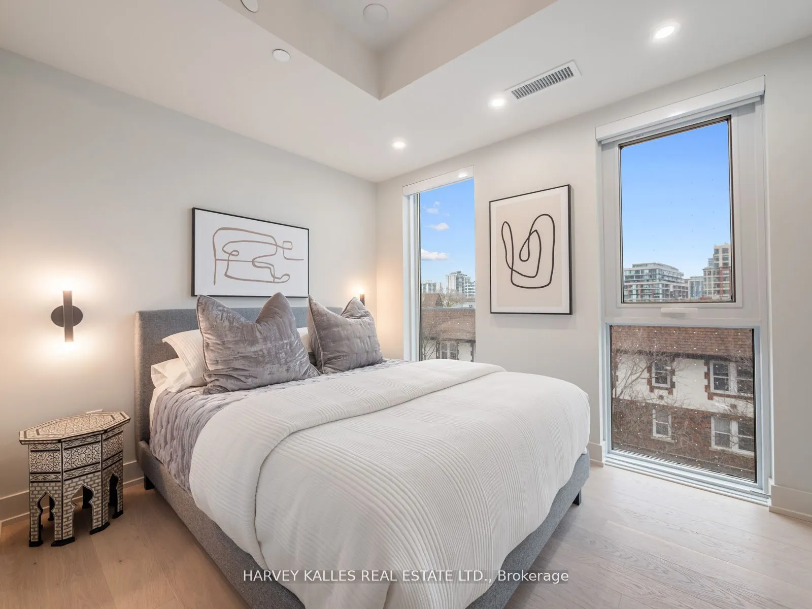 8 Manor Road W #807