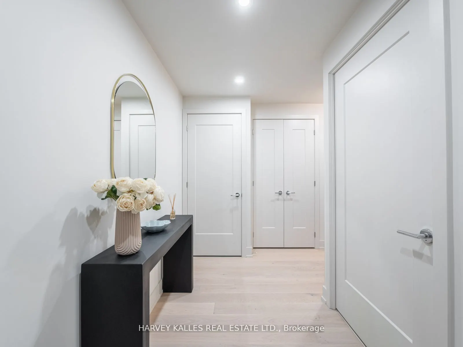 8 Manor Road W #807