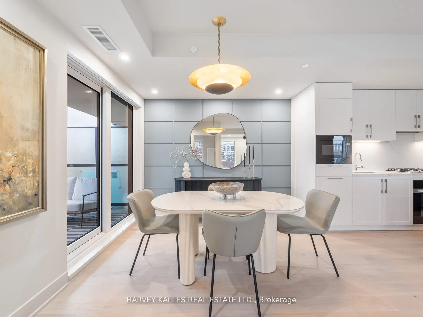 8 Manor Road W #807
