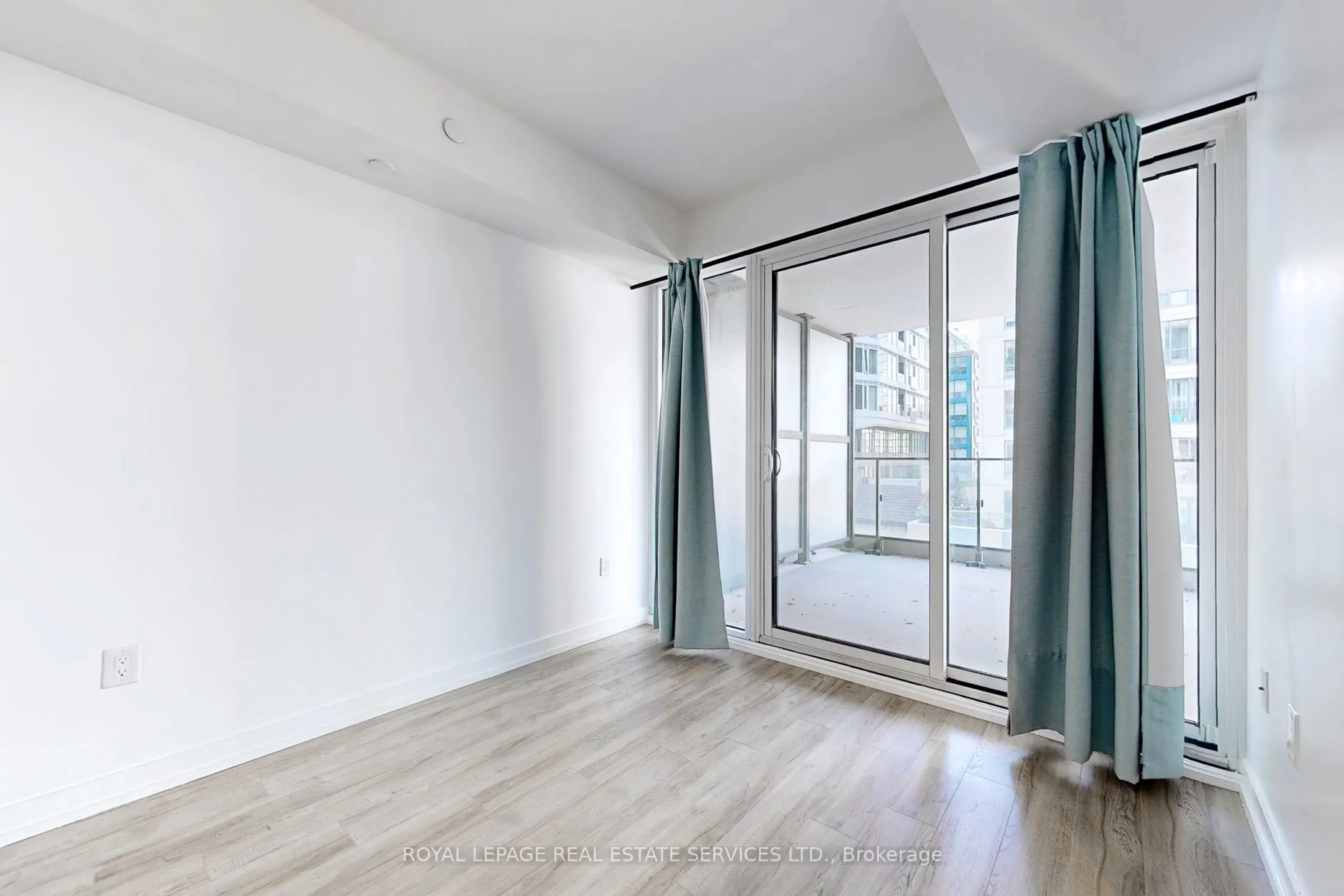 77 Shuter Street #612
