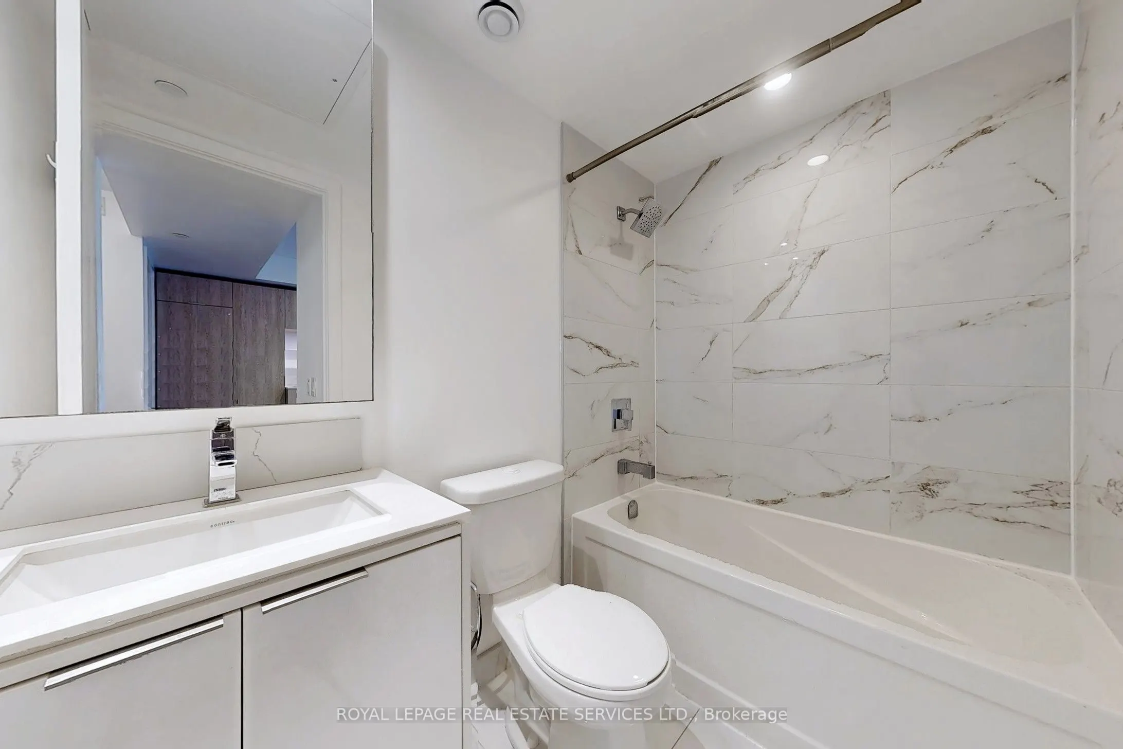77 Shuter Street #612