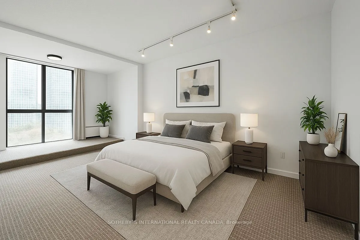 33 Harbour Square #1008