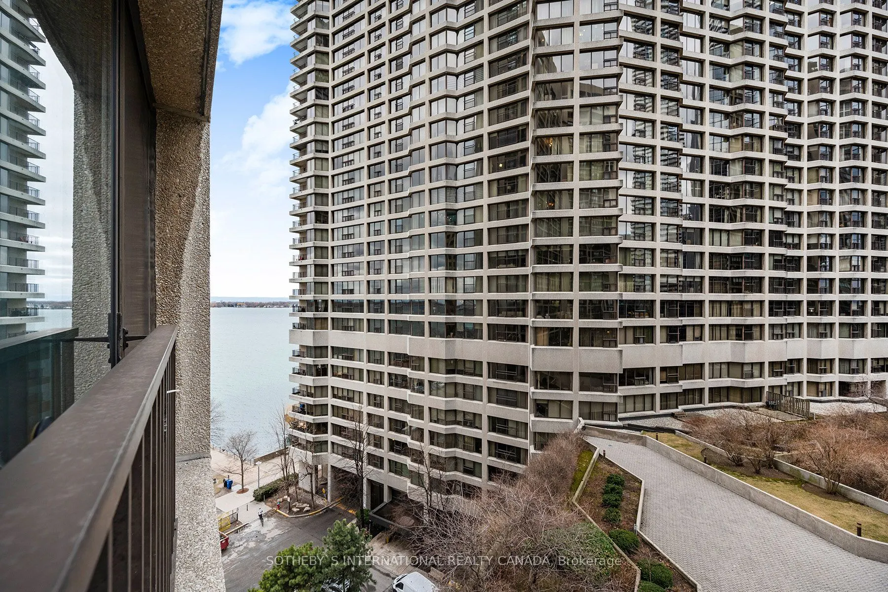 33 Harbour Square #1008