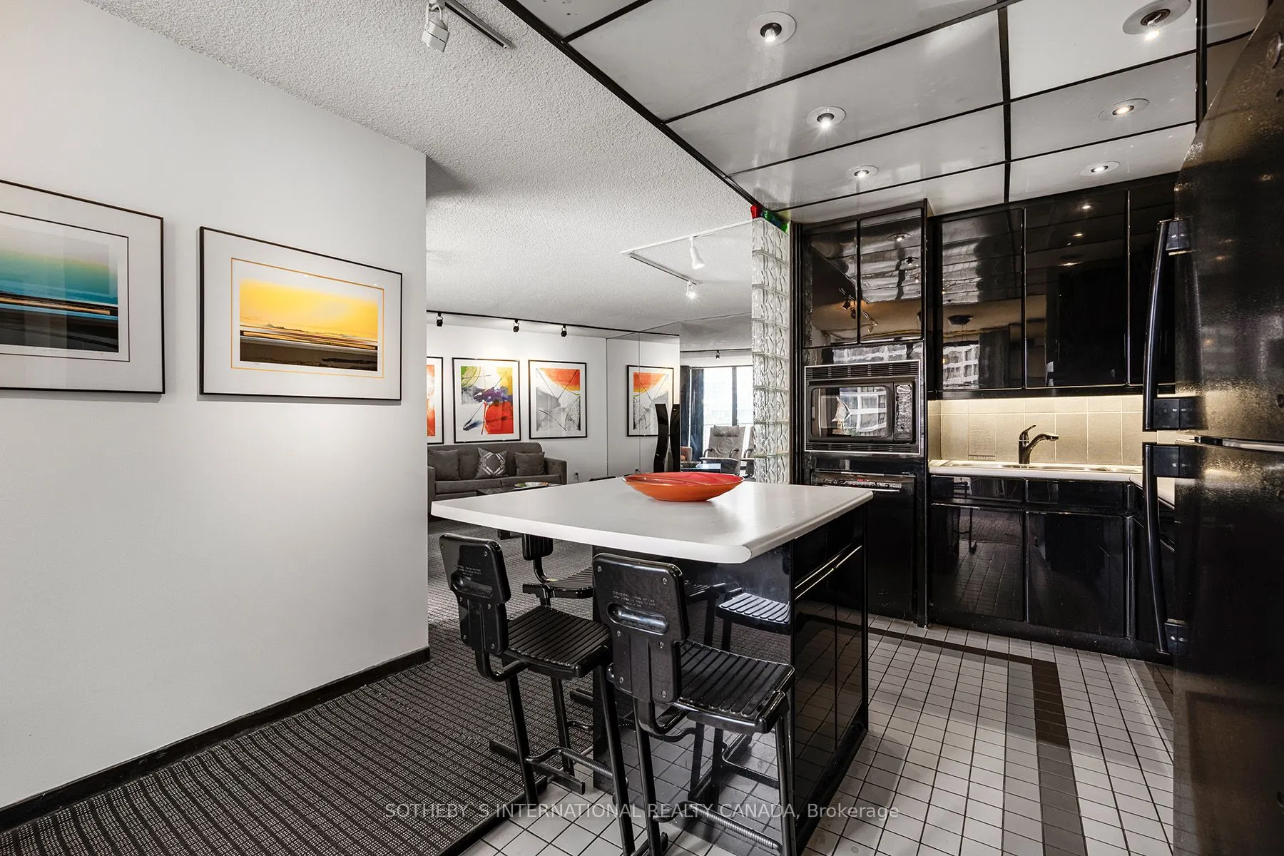 33 Harbour Square #1008