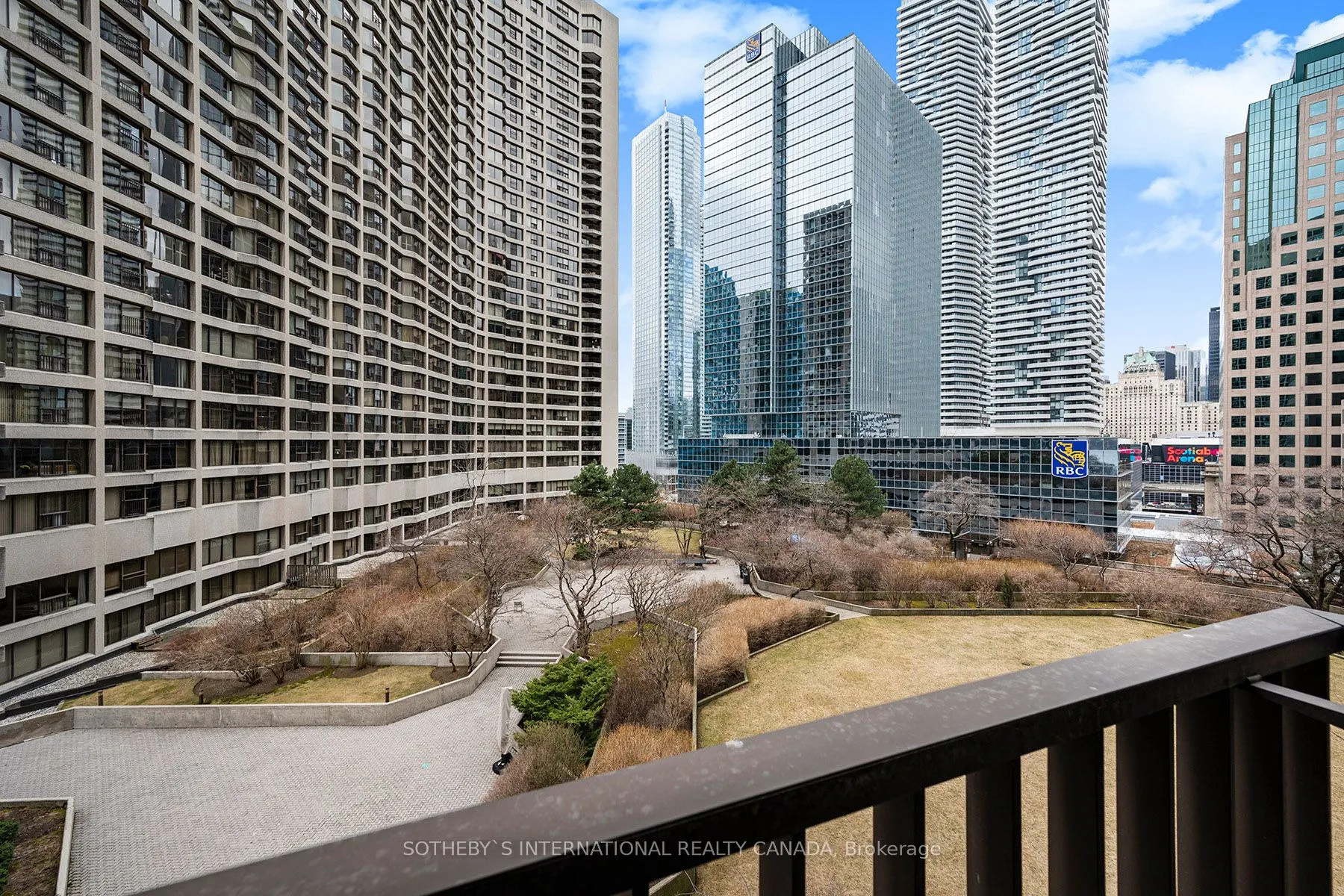 33 Harbour Square #1008