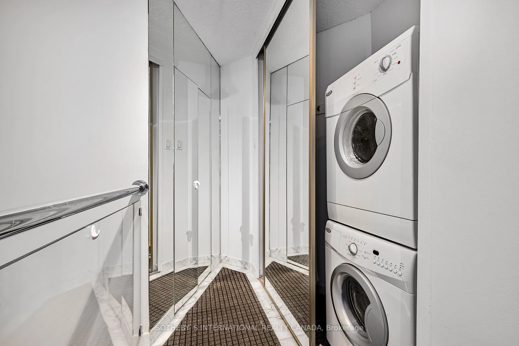 33 Harbour Square #1008