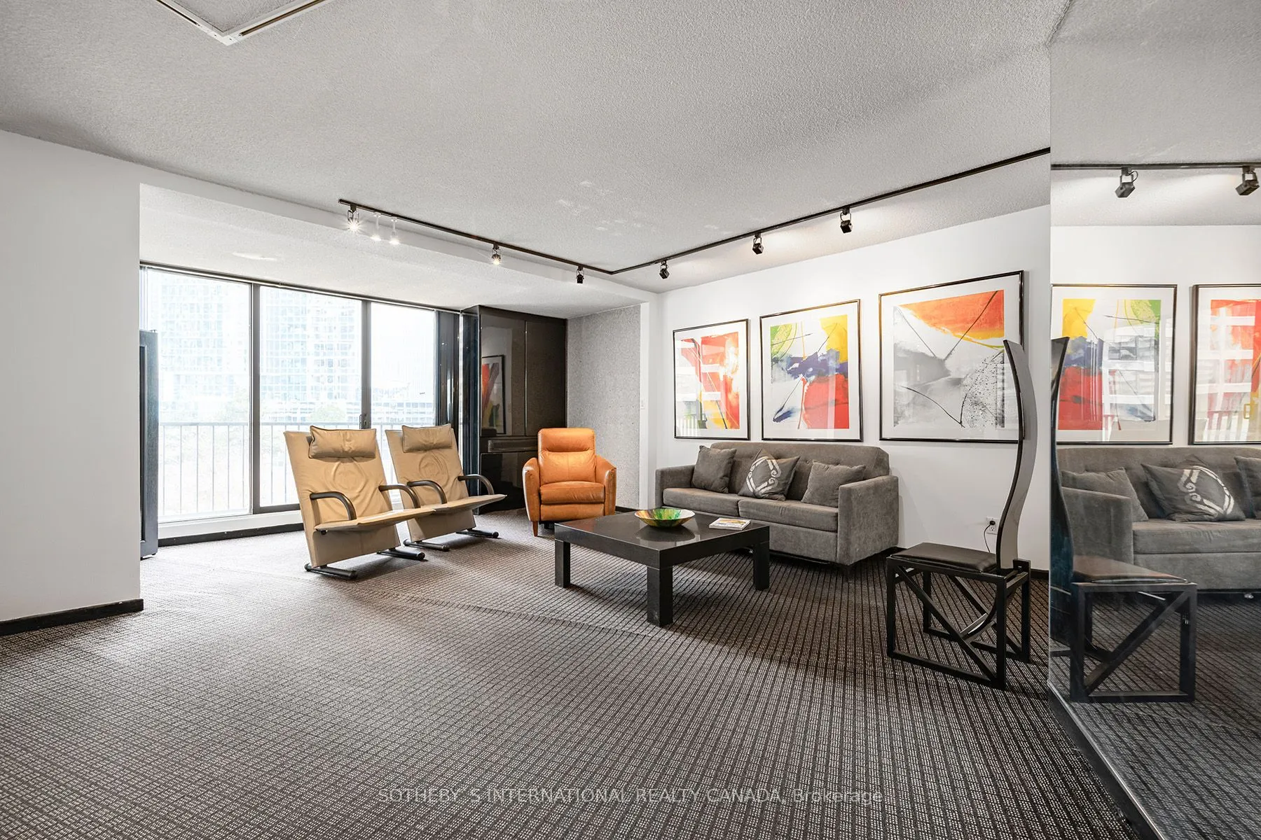 33 Harbour Square #1008