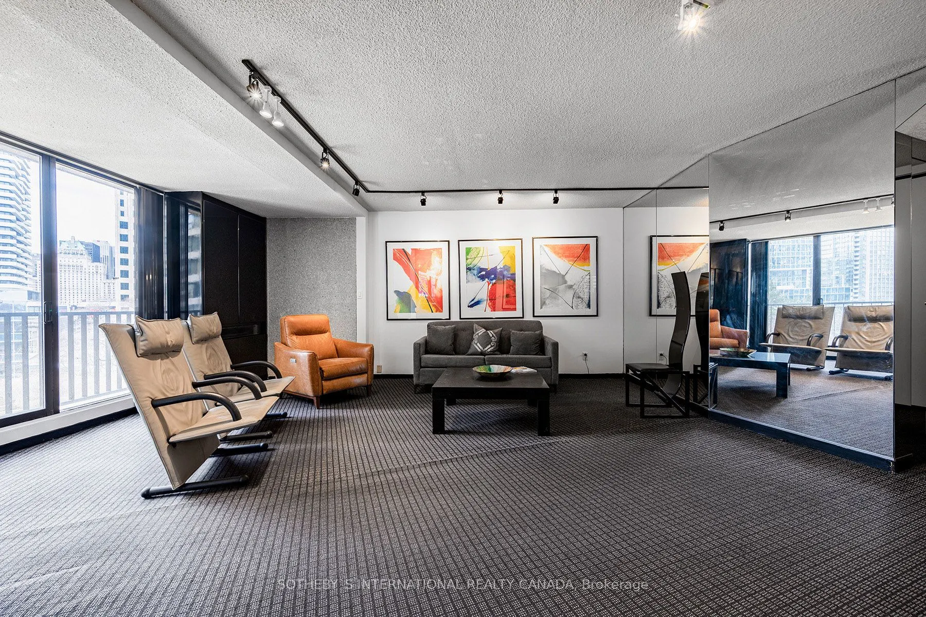 33 Harbour Square #1008