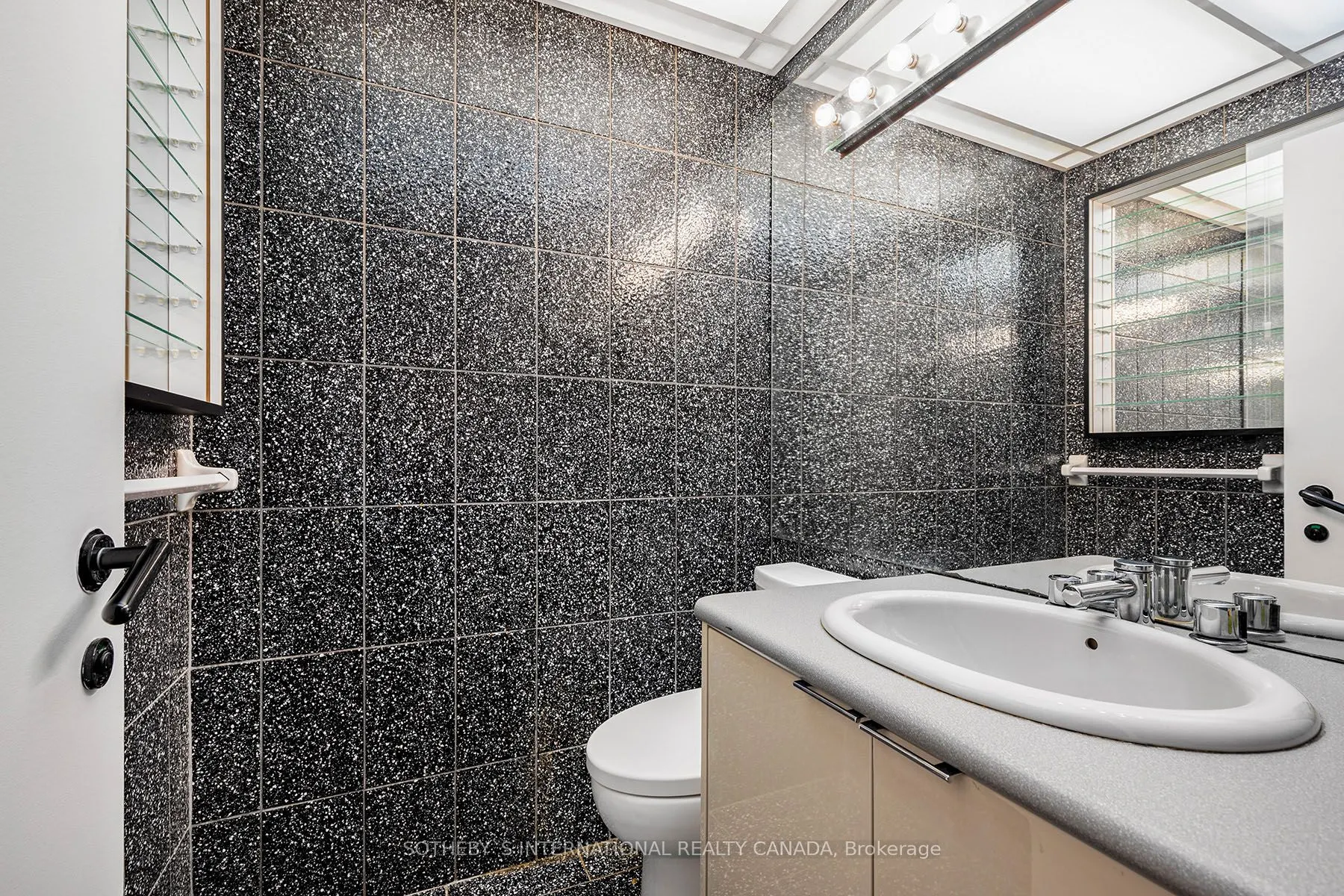 33 Harbour Square #1008