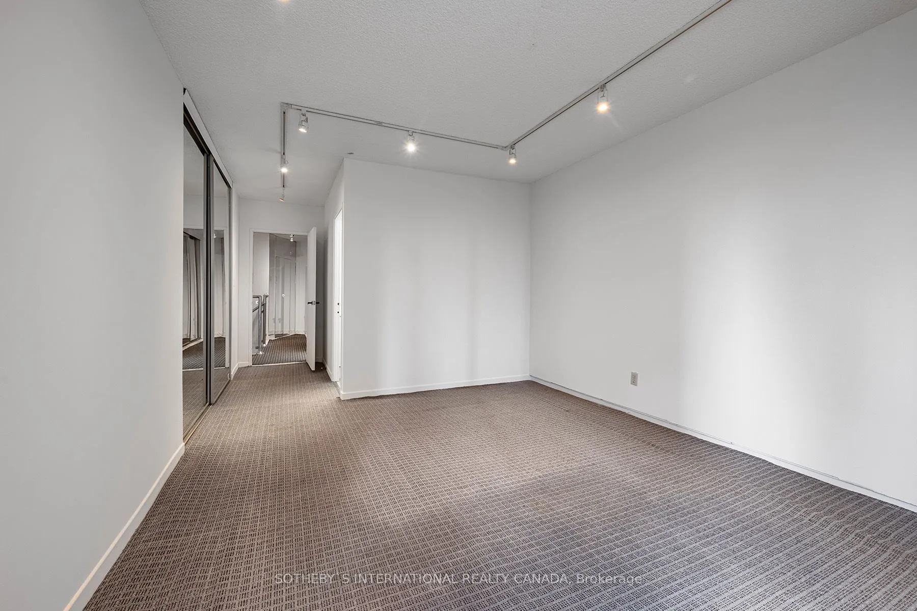 33 Harbour Square #1008