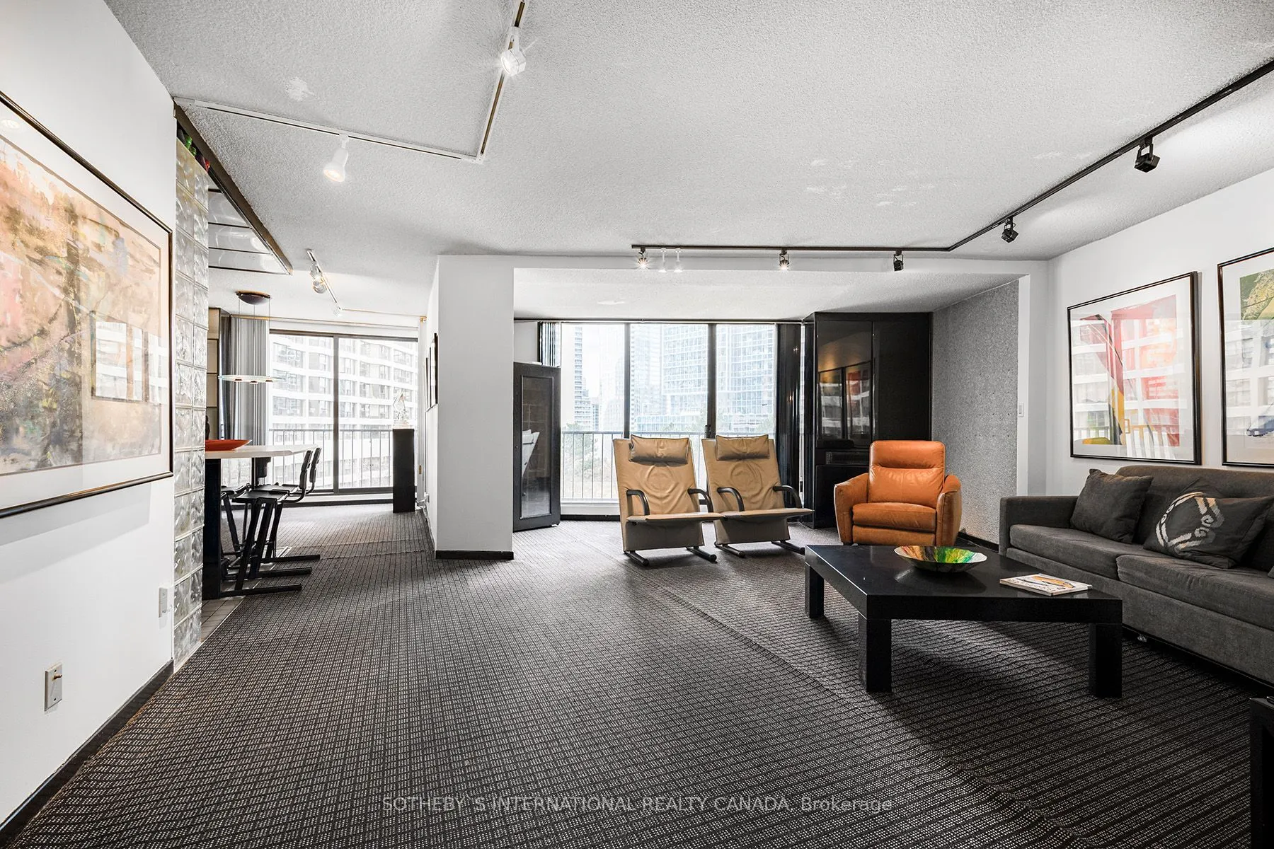 33 Harbour Square #1008