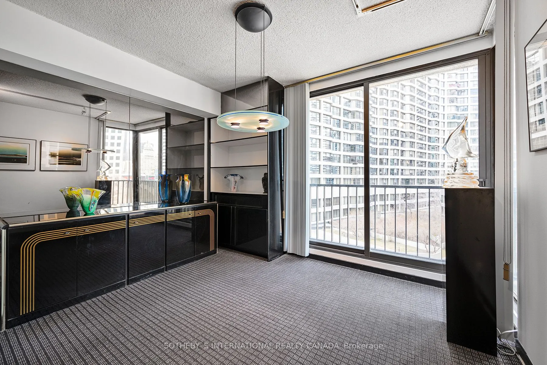 33 Harbour Square #1008