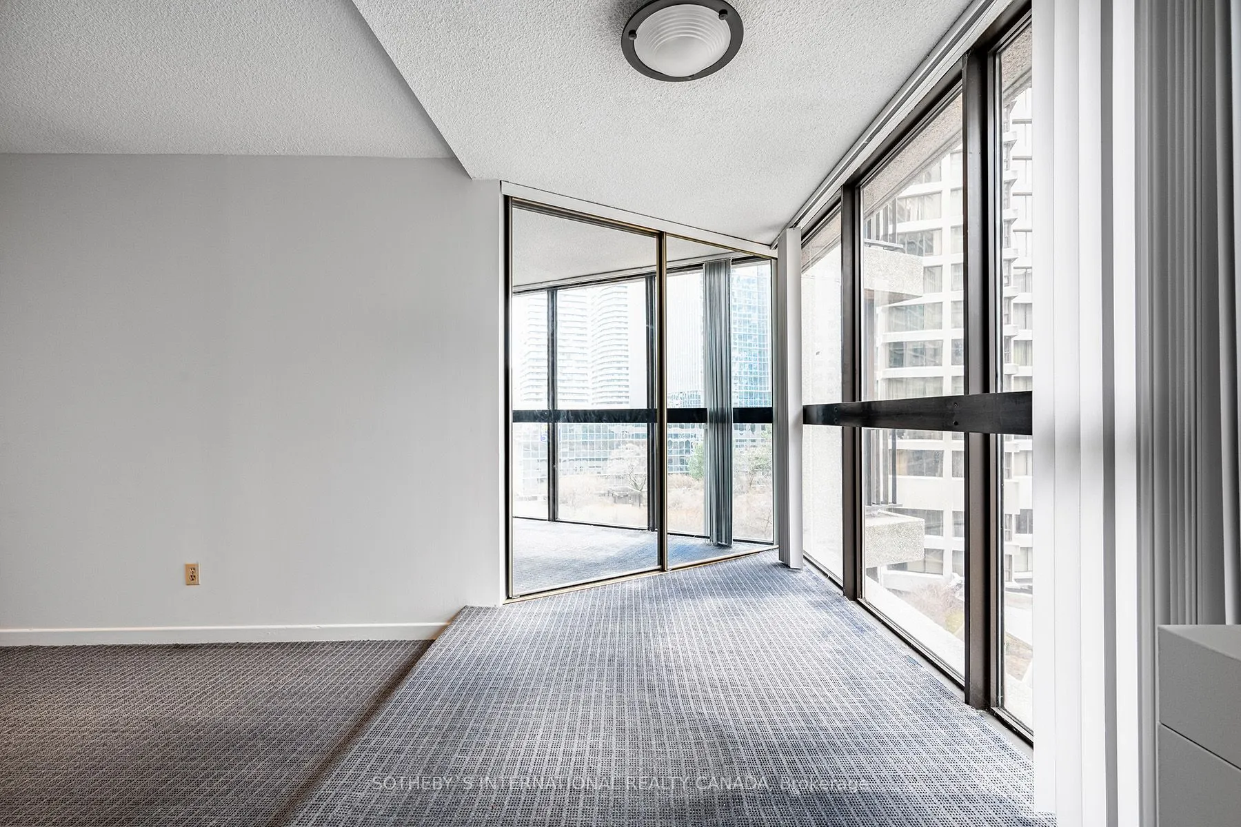 33 Harbour Square #1008