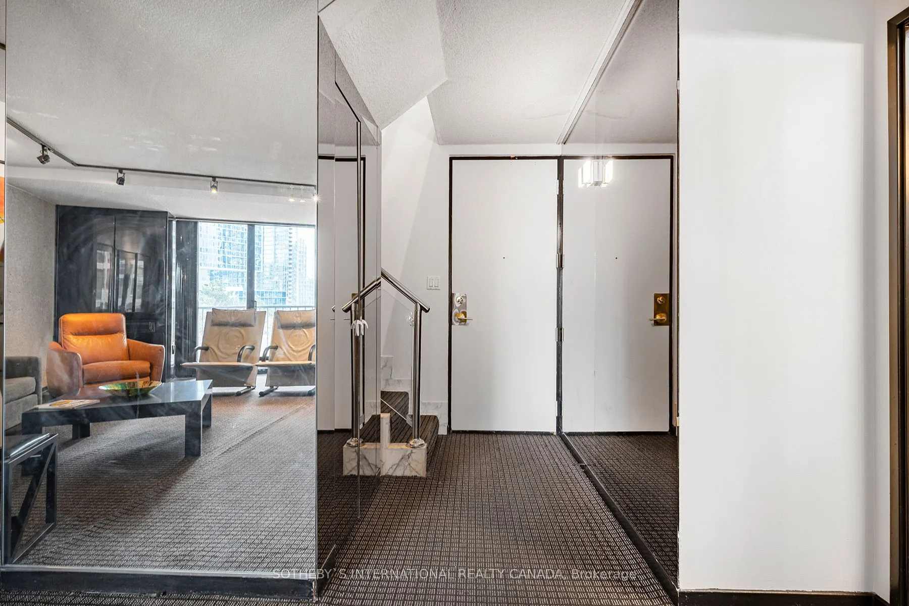 33 Harbour Square #1008