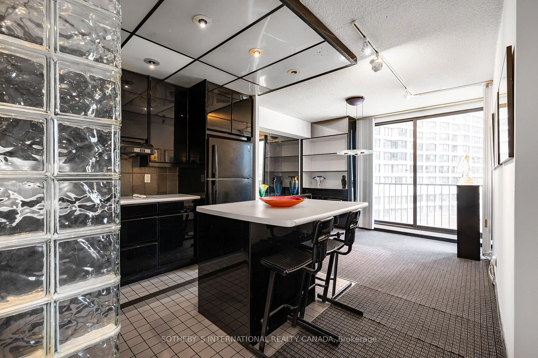 33 Harbour Square #1008