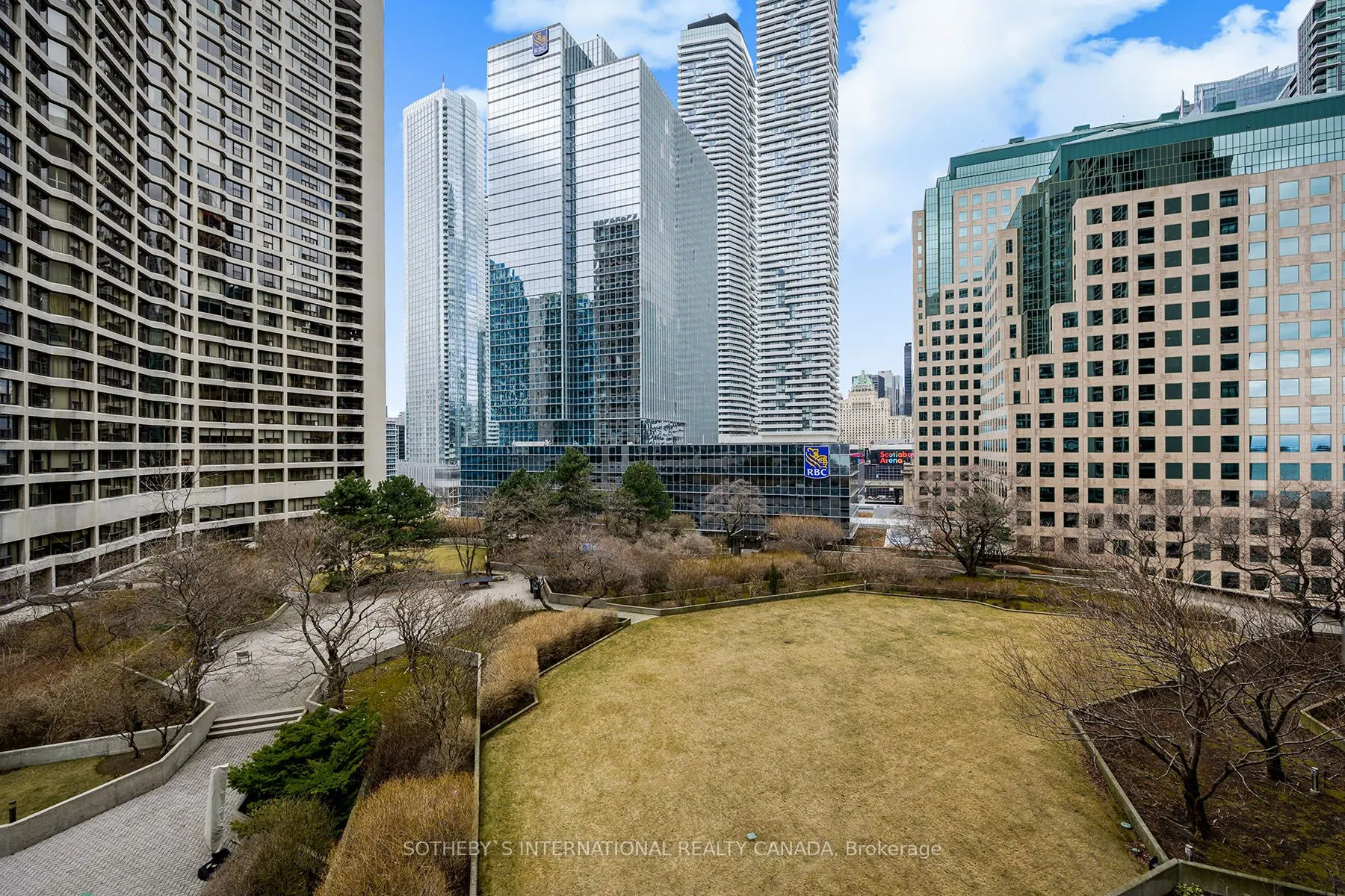 33 Harbour Square #1008