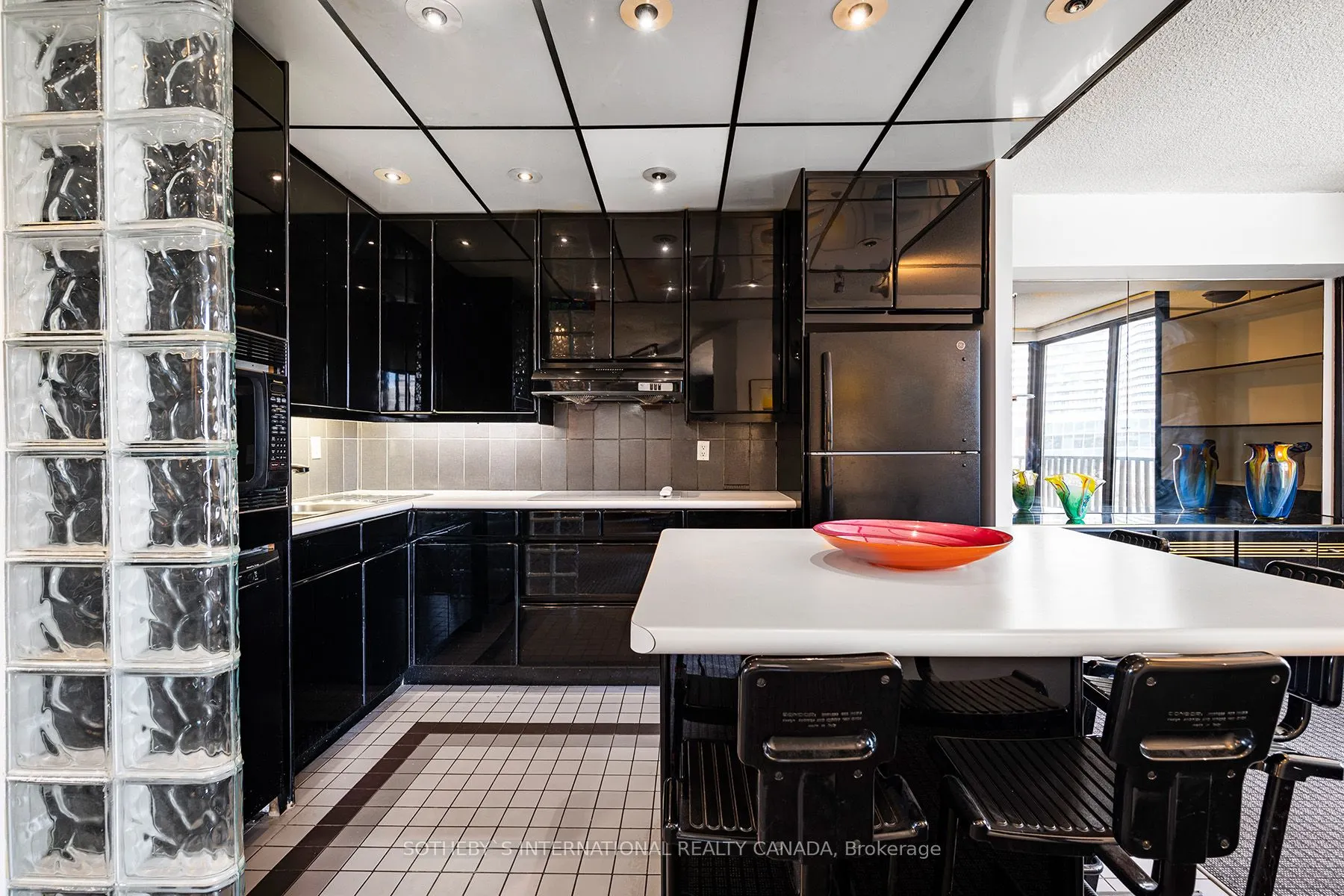 33 Harbour Square #1008