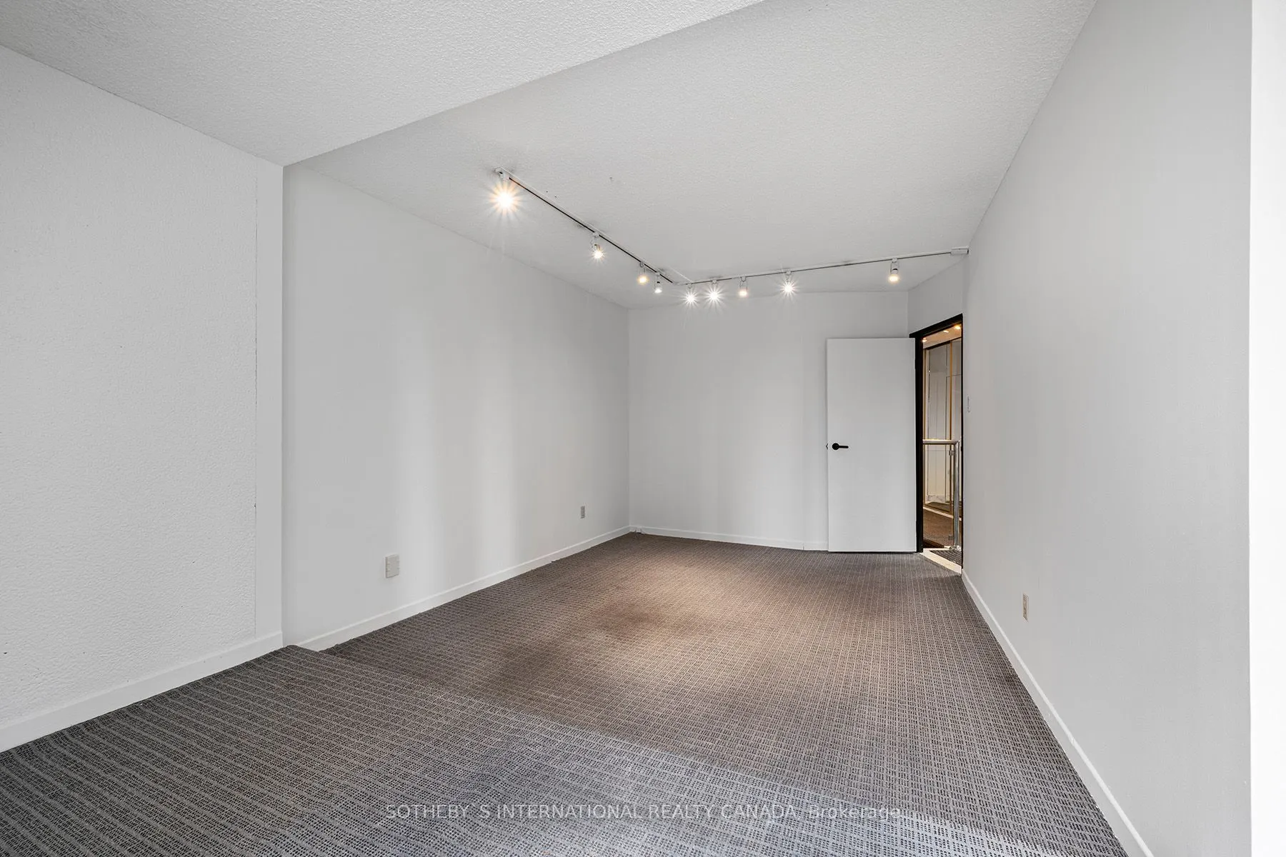 33 Harbour Square #1008