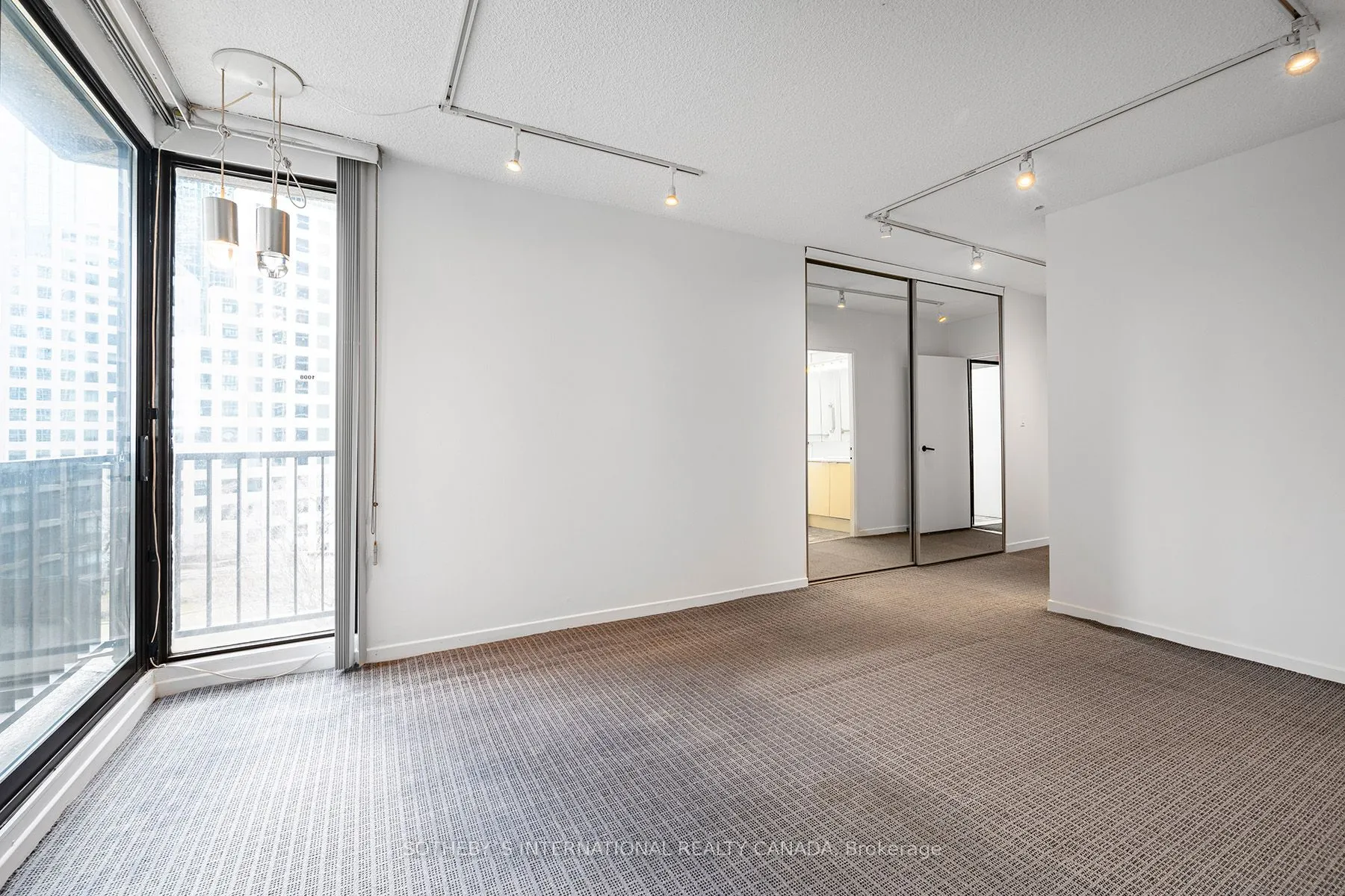 33 Harbour Square #1008