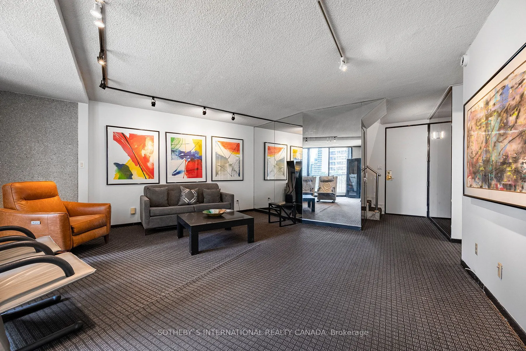 33 Harbour Square #1008