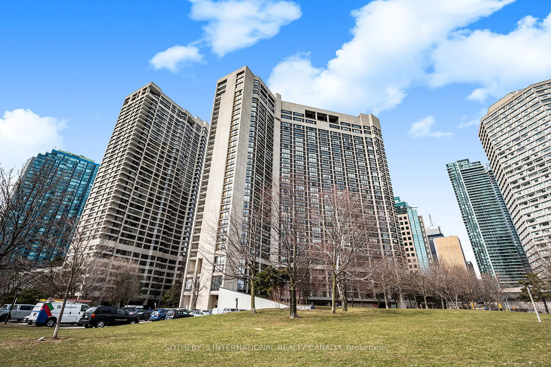 33 Harbour Square #1008