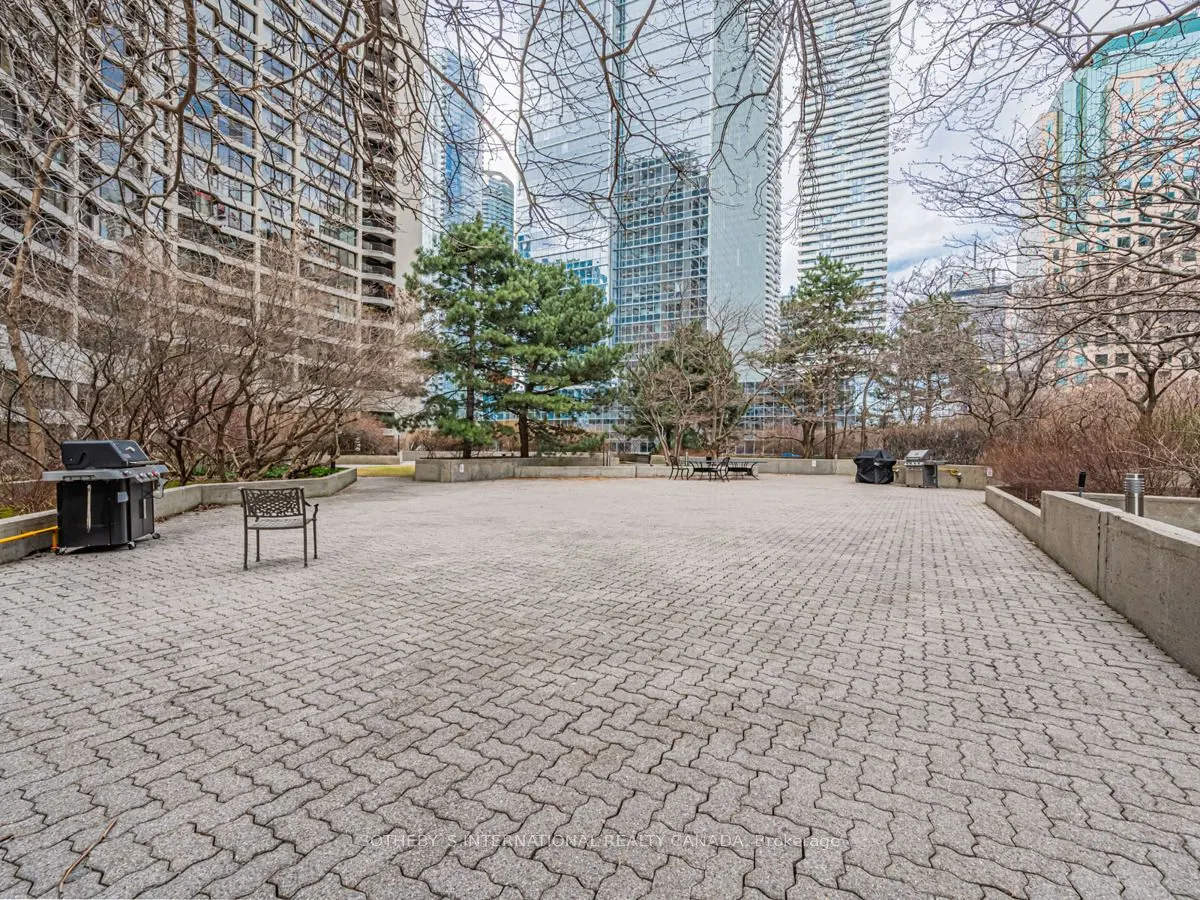 33 Harbour Square #1008