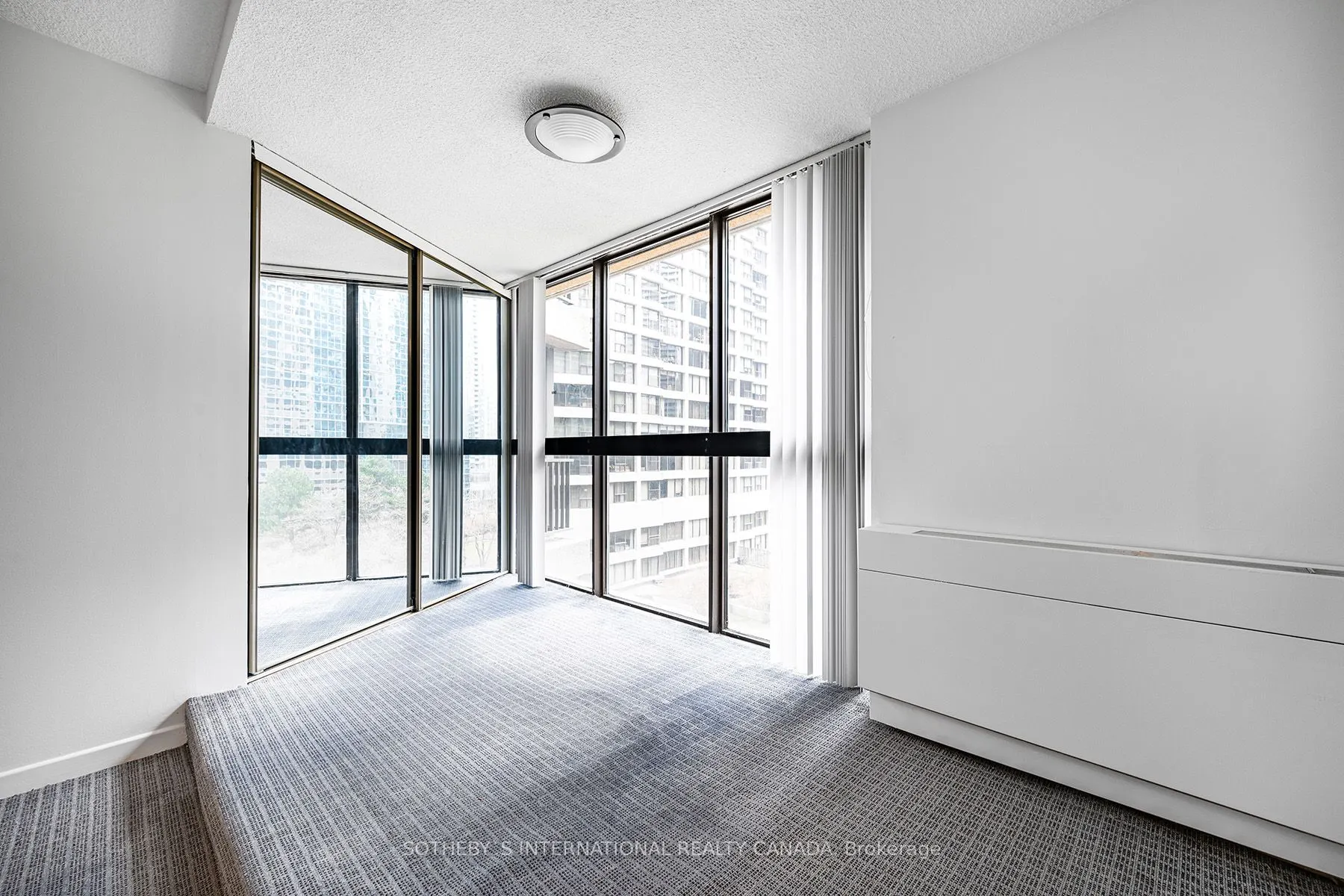 33 Harbour Square #1008