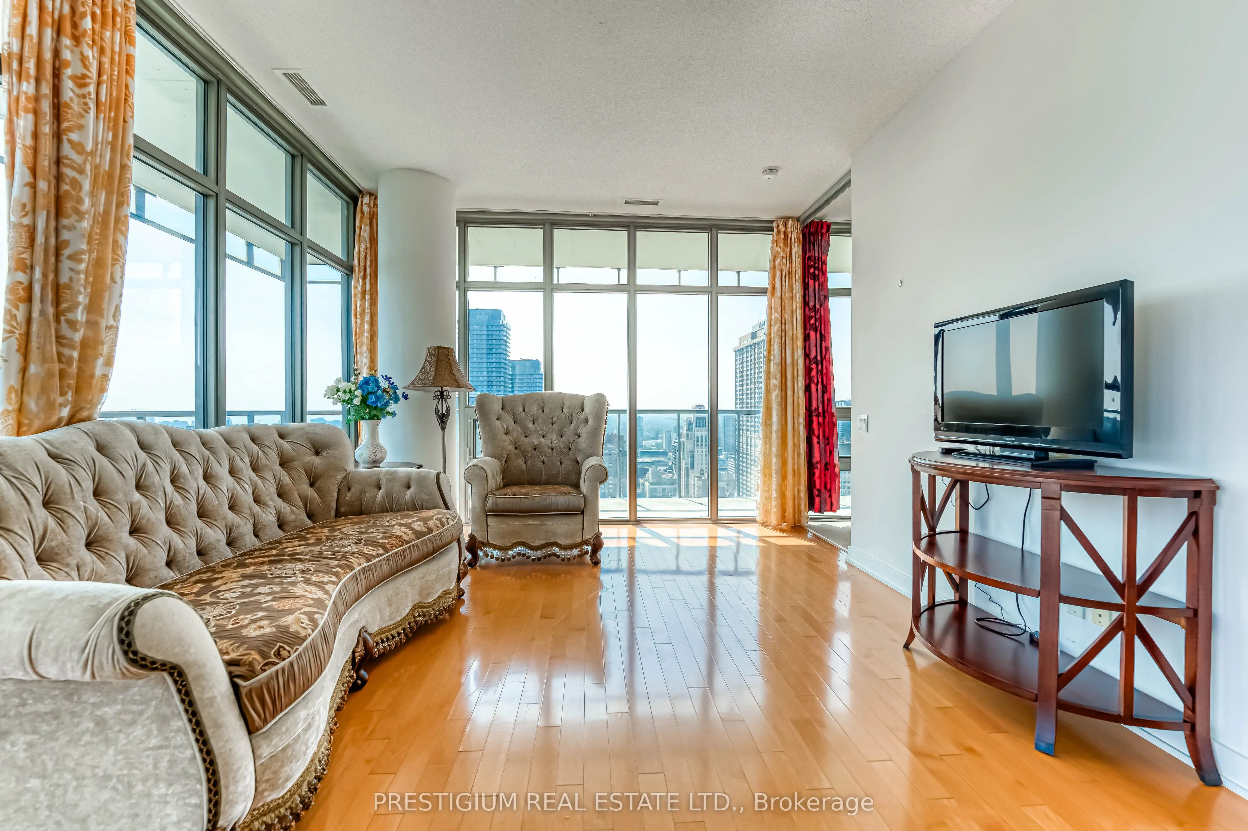 33 CHARLES Street E, #3704